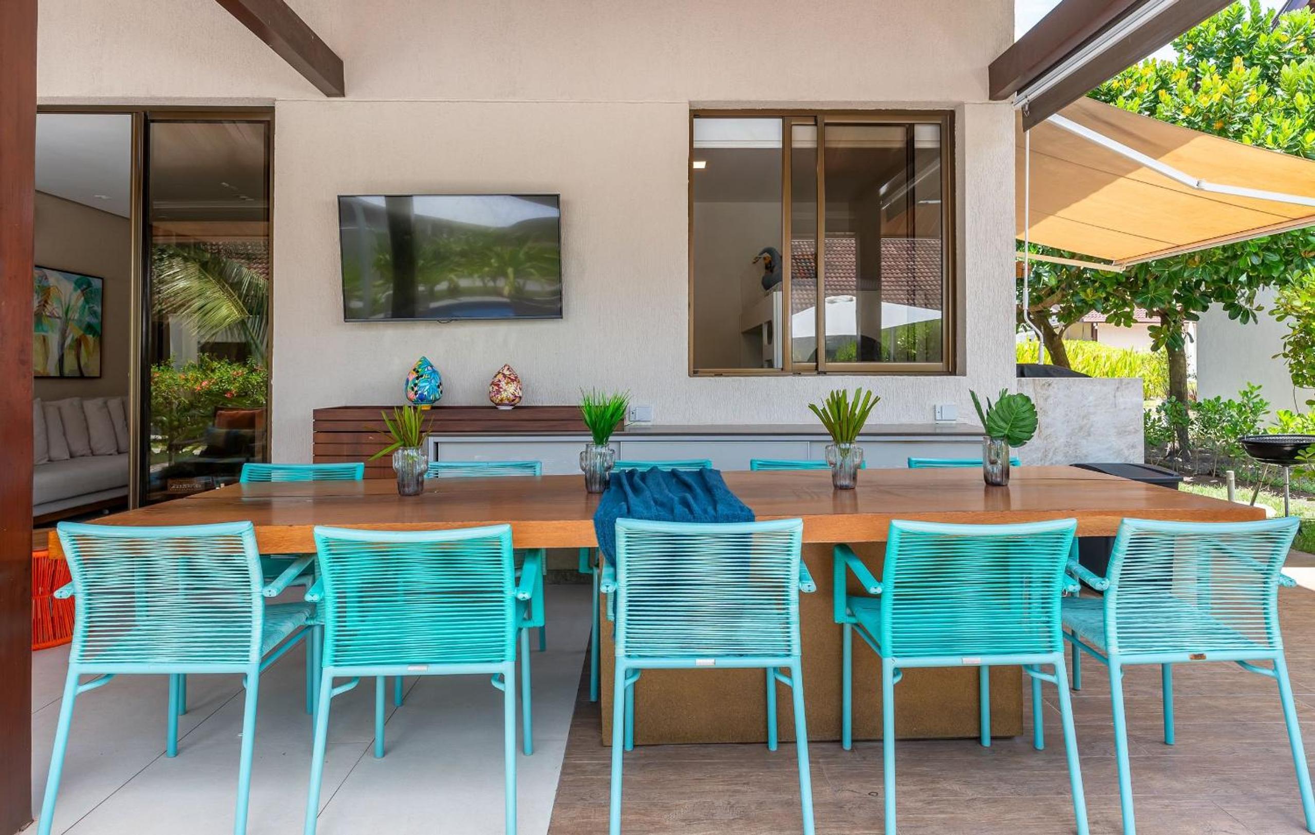 Awaken all your senses in this charming bungalow, situated in the heart of a luxurious seaside resort. A perfect refuge for those looking for comfort and p