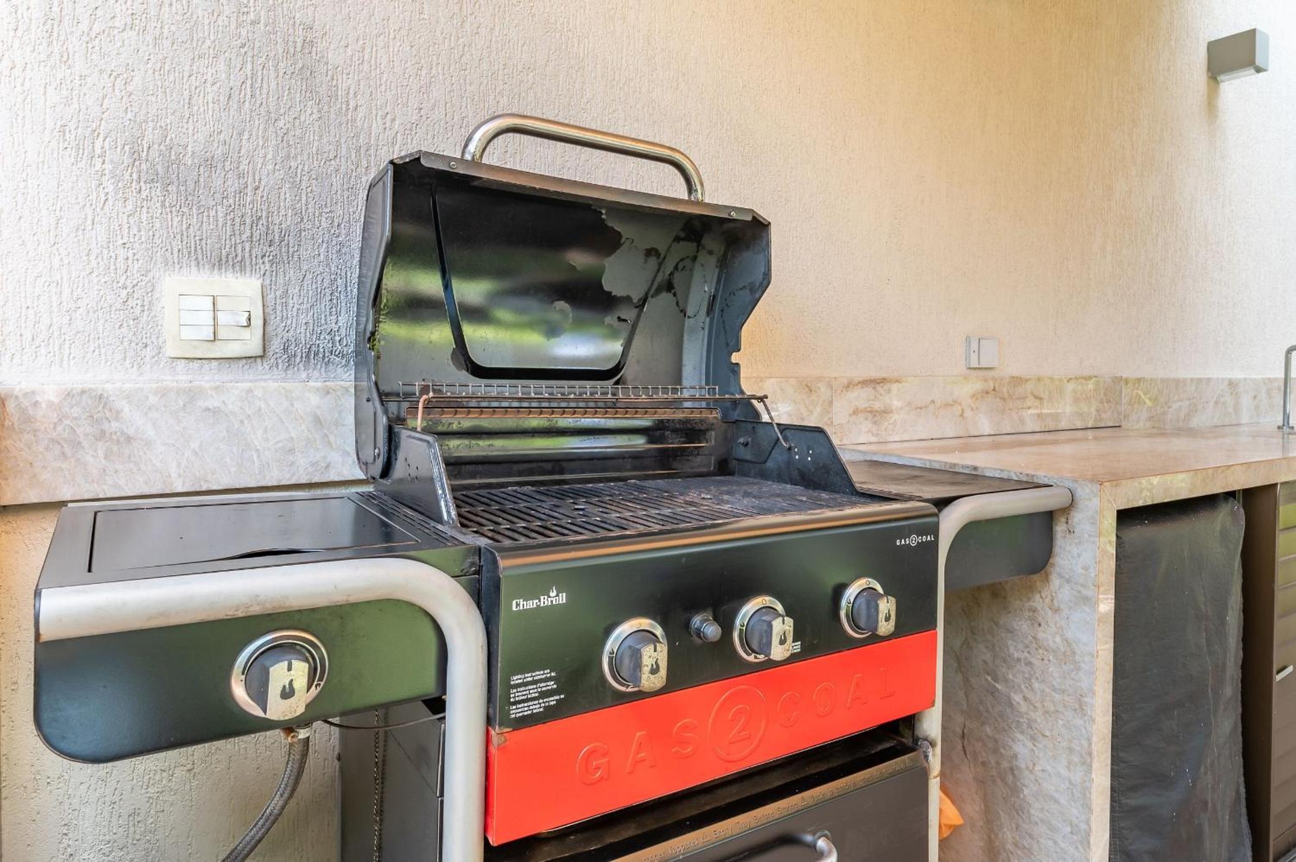 Awaken all your senses in this charming bungalow, situated in the heart of a luxurious seaside resort. A perfect refuge for those looking for comfort and p