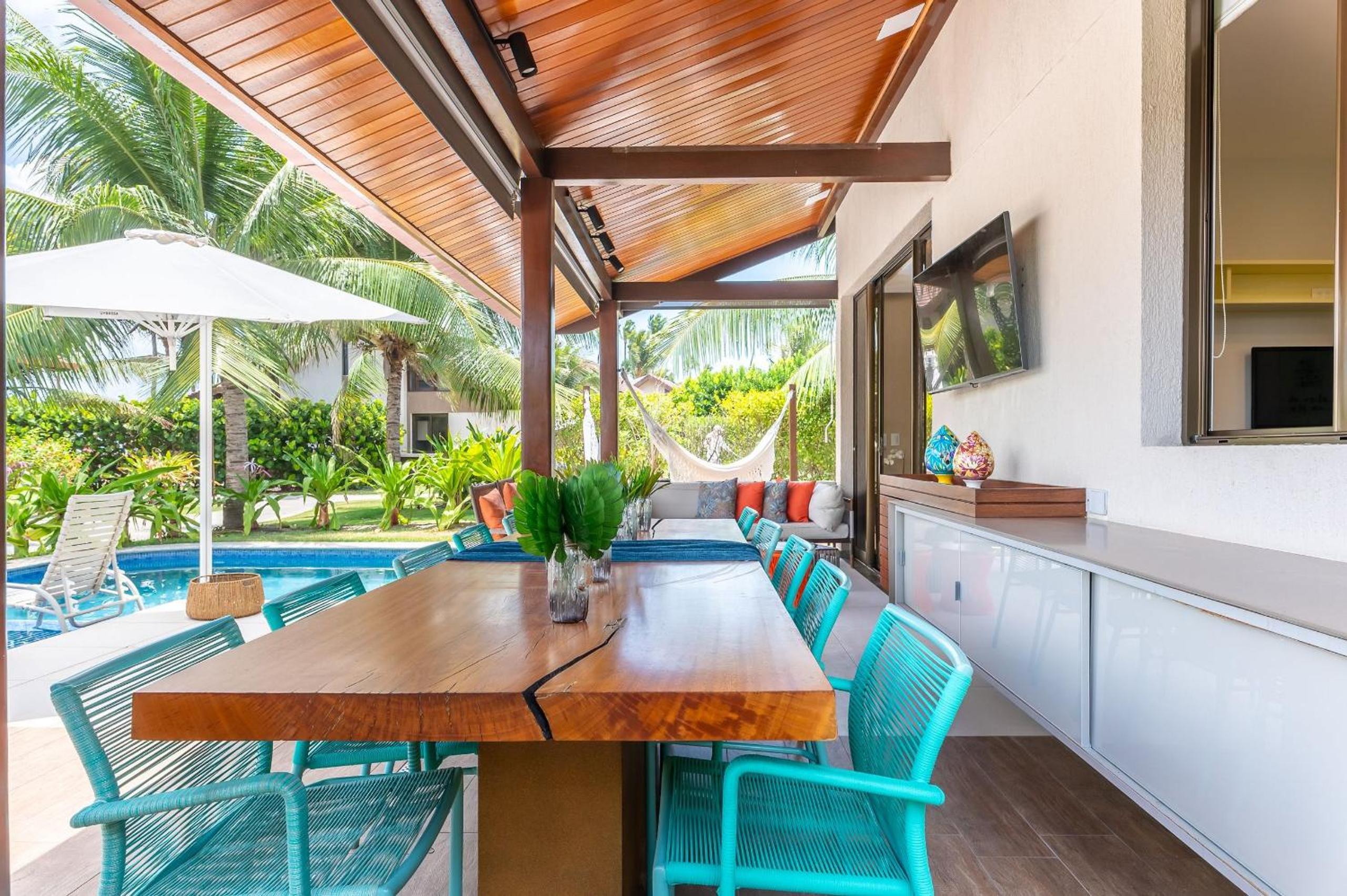 Awaken all your senses in this charming bungalow, situated in the heart of a luxurious seaside resort. A perfect refuge for those looking for comfort and p