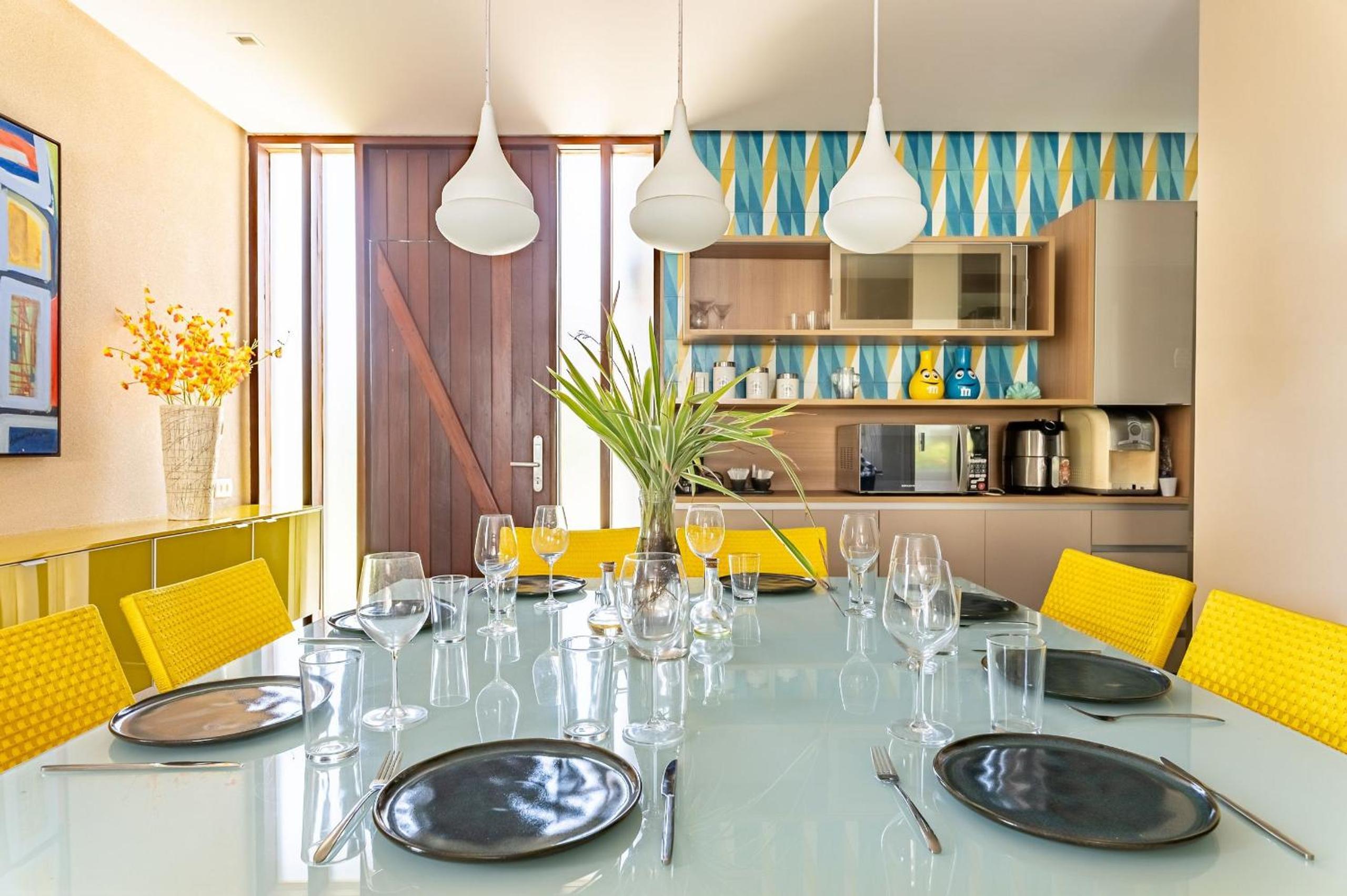 Awaken all your senses in this charming bungalow, situated in the heart of a luxurious seaside resort. A perfect refuge for those looking for comfort and p
