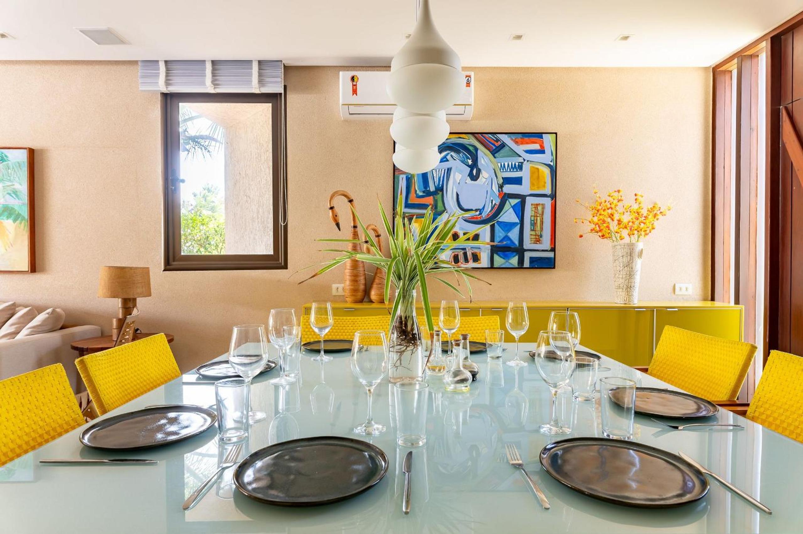 Awaken all your senses in this charming bungalow, situated in the heart of a luxurious seaside resort. A perfect refuge for those looking for comfort and p