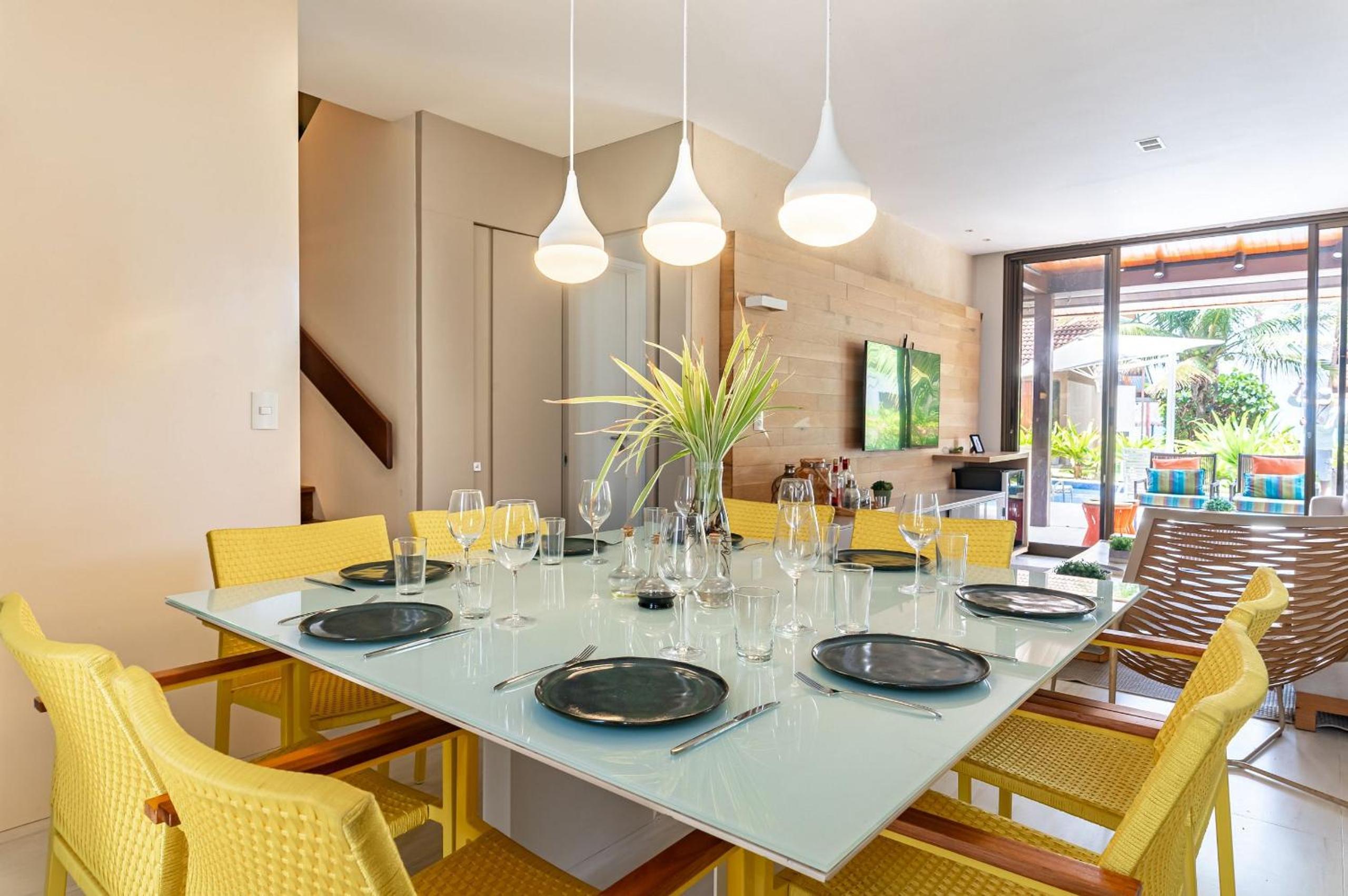 Awaken all your senses in this charming bungalow, situated in the heart of a luxurious seaside resort. A perfect refuge for those looking for comfort and p