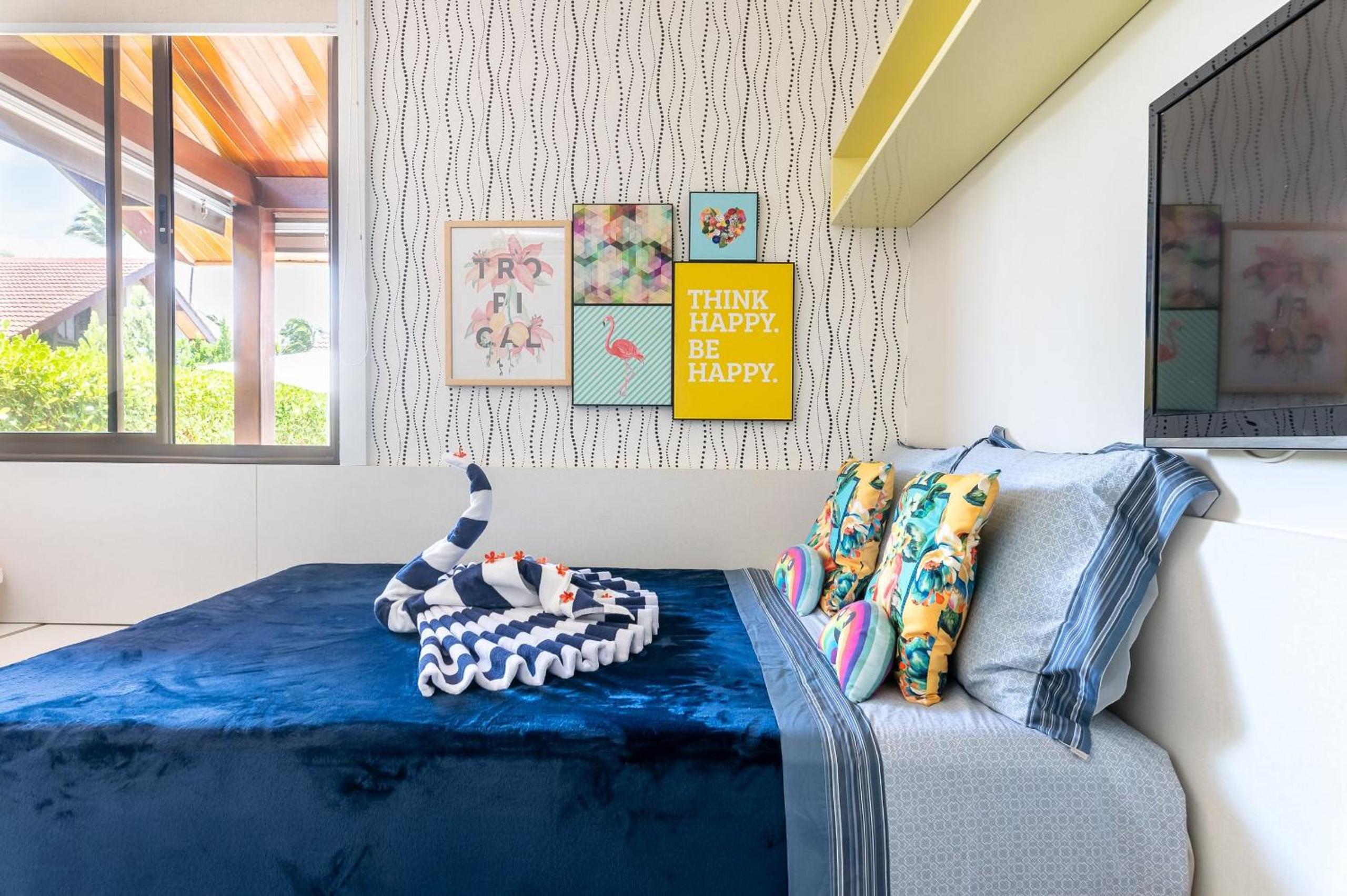 Awaken all your senses in this charming bungalow, situated in the heart of a luxurious seaside resort. A perfect refuge for those looking for comfort and p