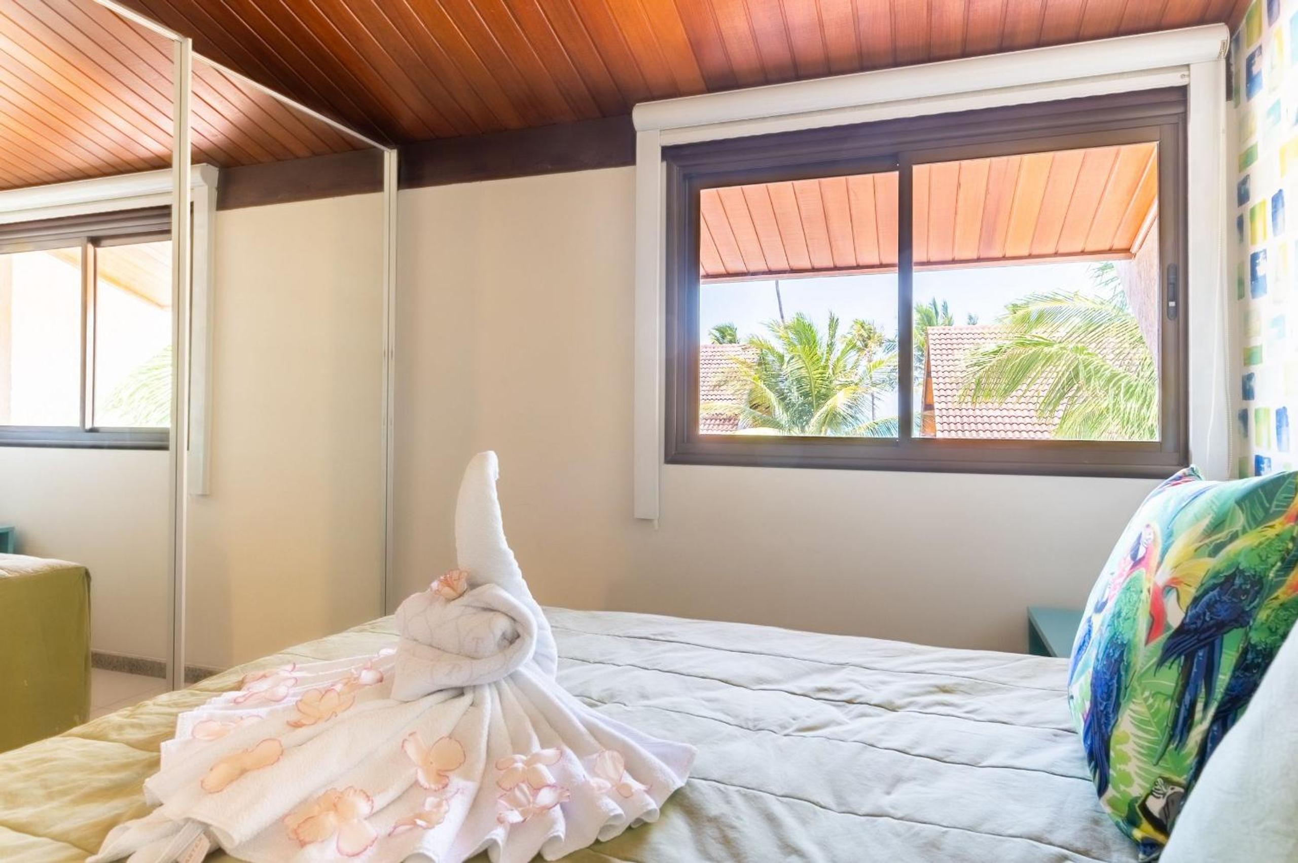 Awaken all your senses in this charming bungalow, situated in the heart of a luxurious seaside resort. A perfect refuge for those looking for comfort and p