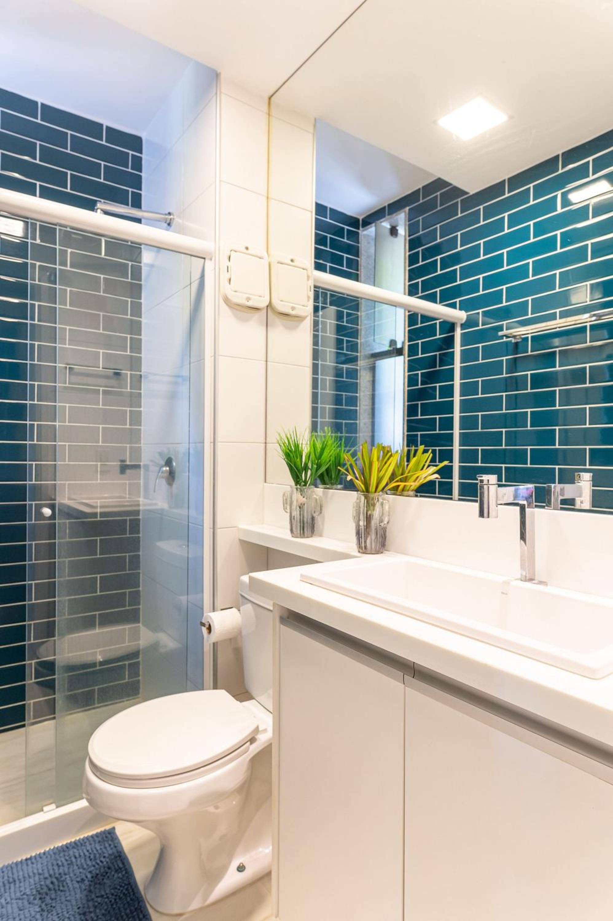 Awaken all your senses in this charming bungalow, situated in the heart of a luxurious seaside resort. A perfect refuge for those looking for comfort and p