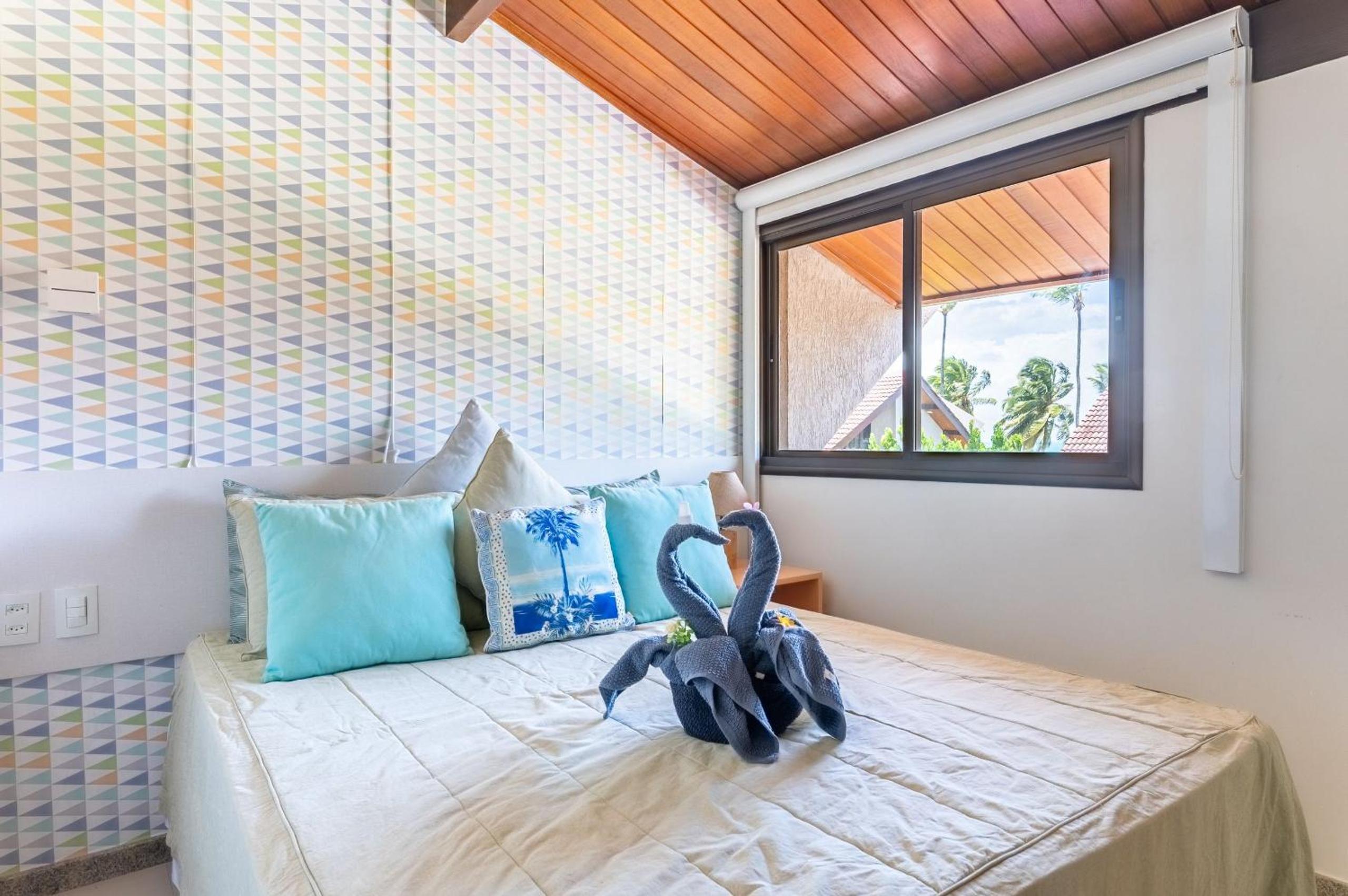 Awaken all your senses in this charming bungalow, situated in the heart of a luxurious seaside resort. A perfect refuge for those looking for comfort and p