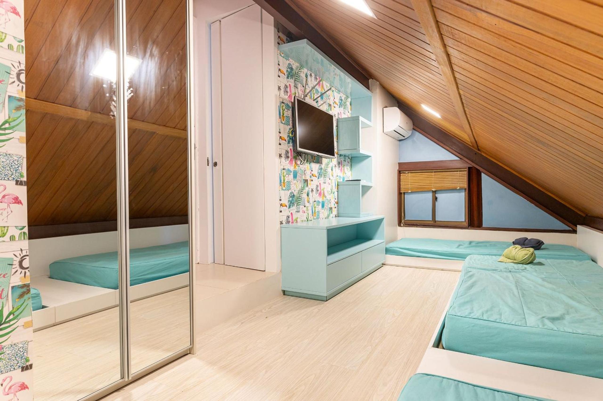 Awaken all your senses in this charming bungalow, situated in the heart of a luxurious seaside resort. A perfect refuge for those looking for comfort and p