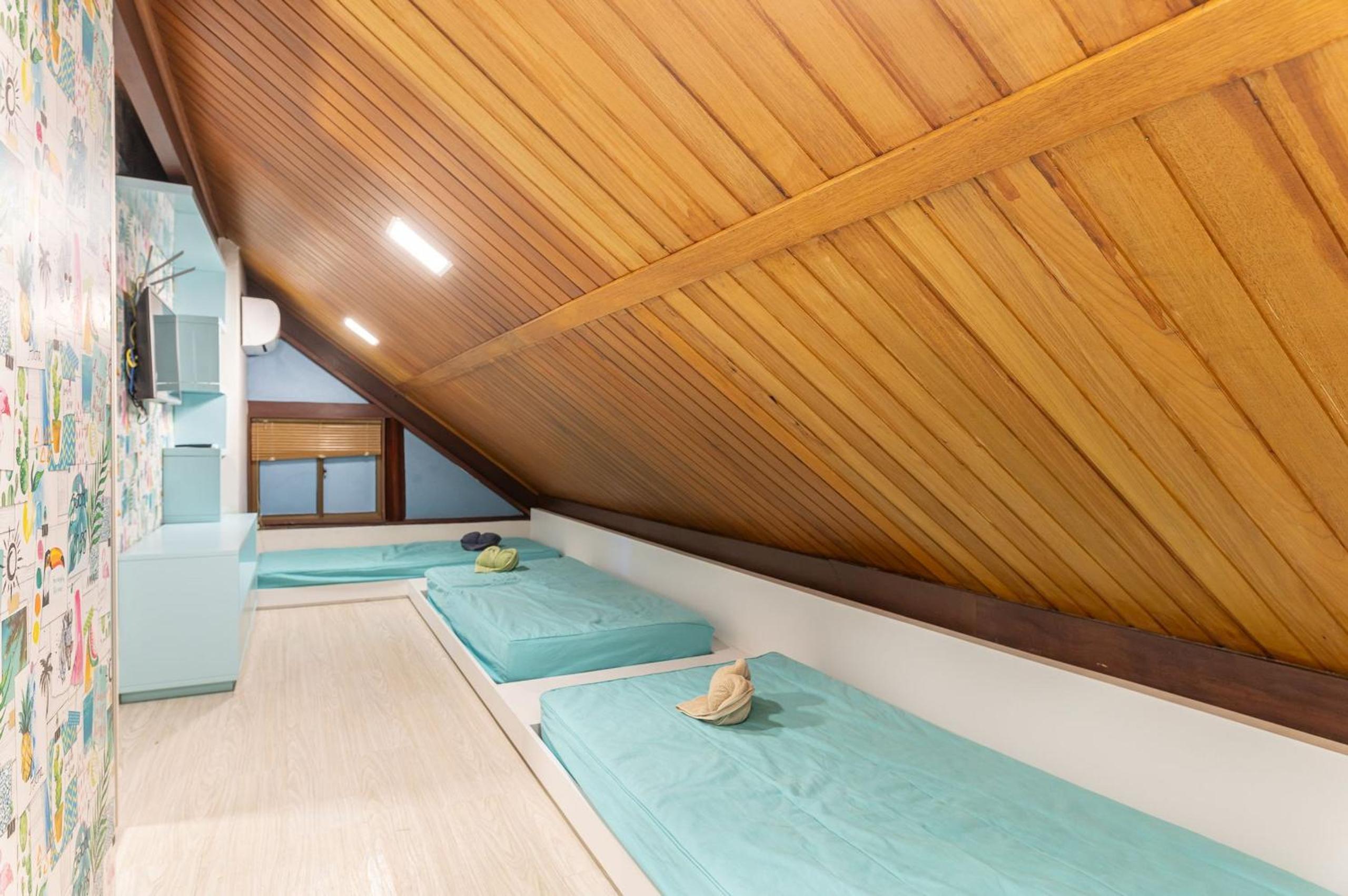 Awaken all your senses in this charming bungalow, situated in the heart of a luxurious seaside resort. A perfect refuge for those looking for comfort and p