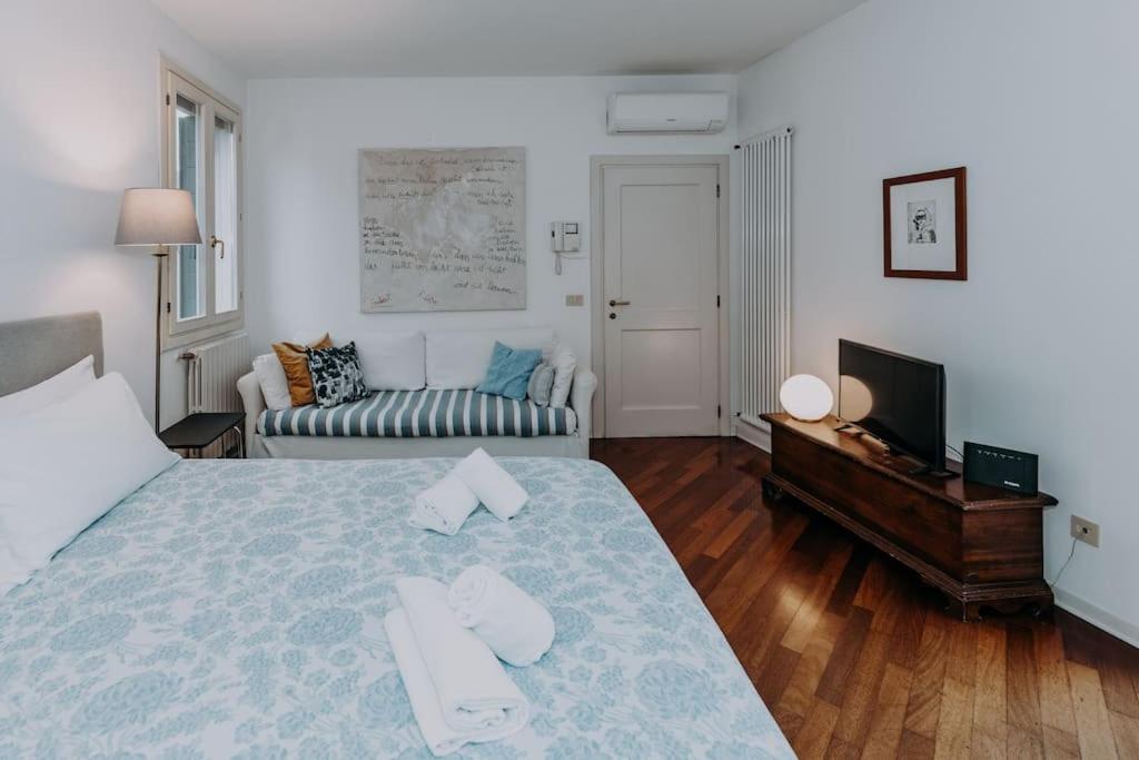 Elegant nice Home with Private Terrace in Venice - Frari church