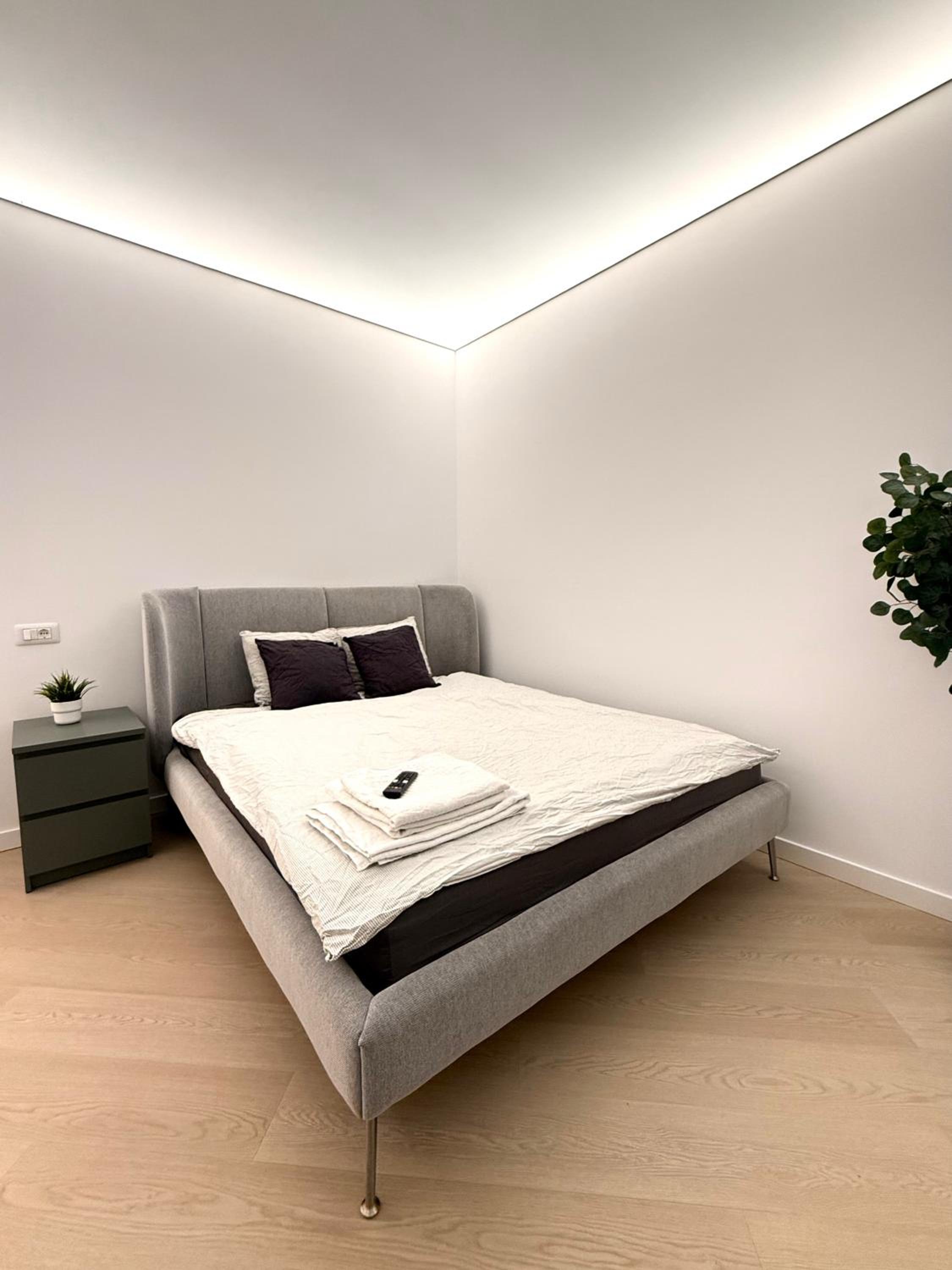 Cortina North New Luxury Apartment with Parking- Self Check in