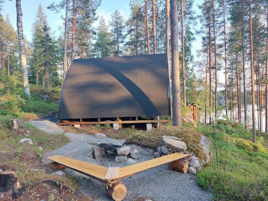 Lumous Forest Hut, Luontovire