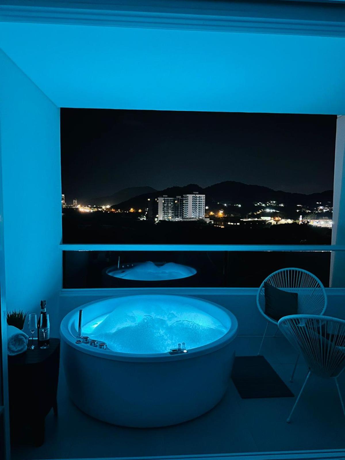 Suite 9 piso vista al mar y a las montañas