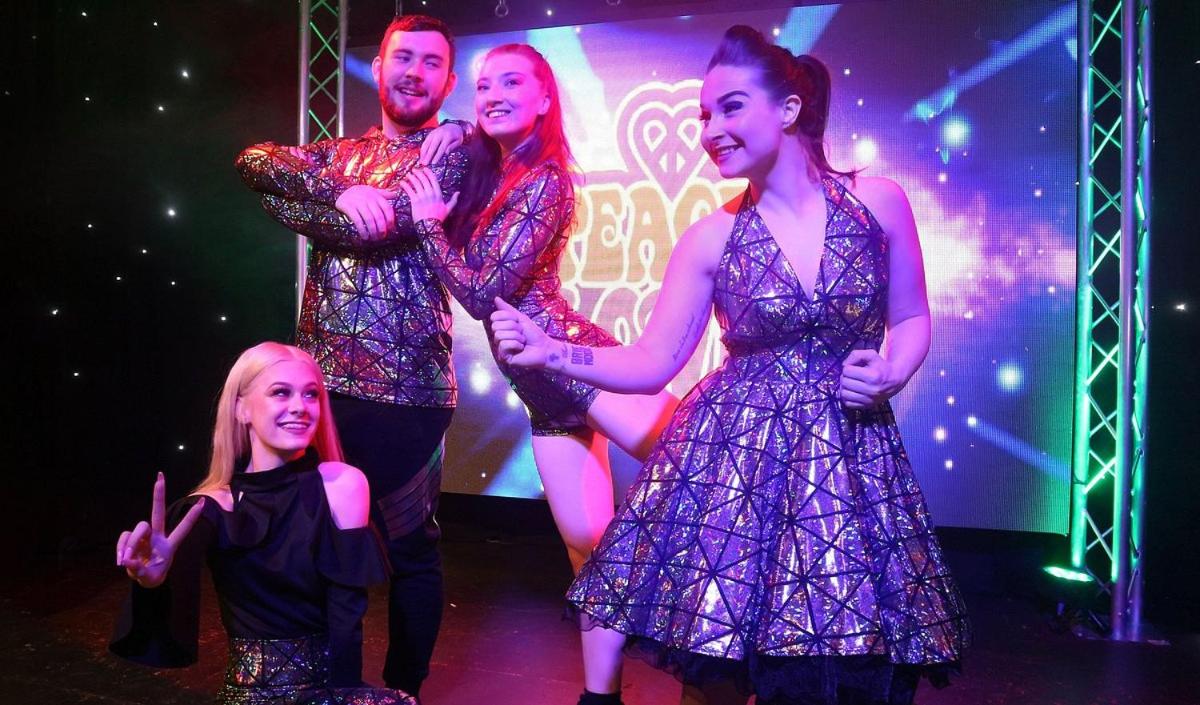 Rated Superb - Award-Winning Family Holiday Park - Live Shows, Themed Events, and Activities for All Ages, Day and Night - WiFi, Netflix, Linens - Gym, Sau view 2