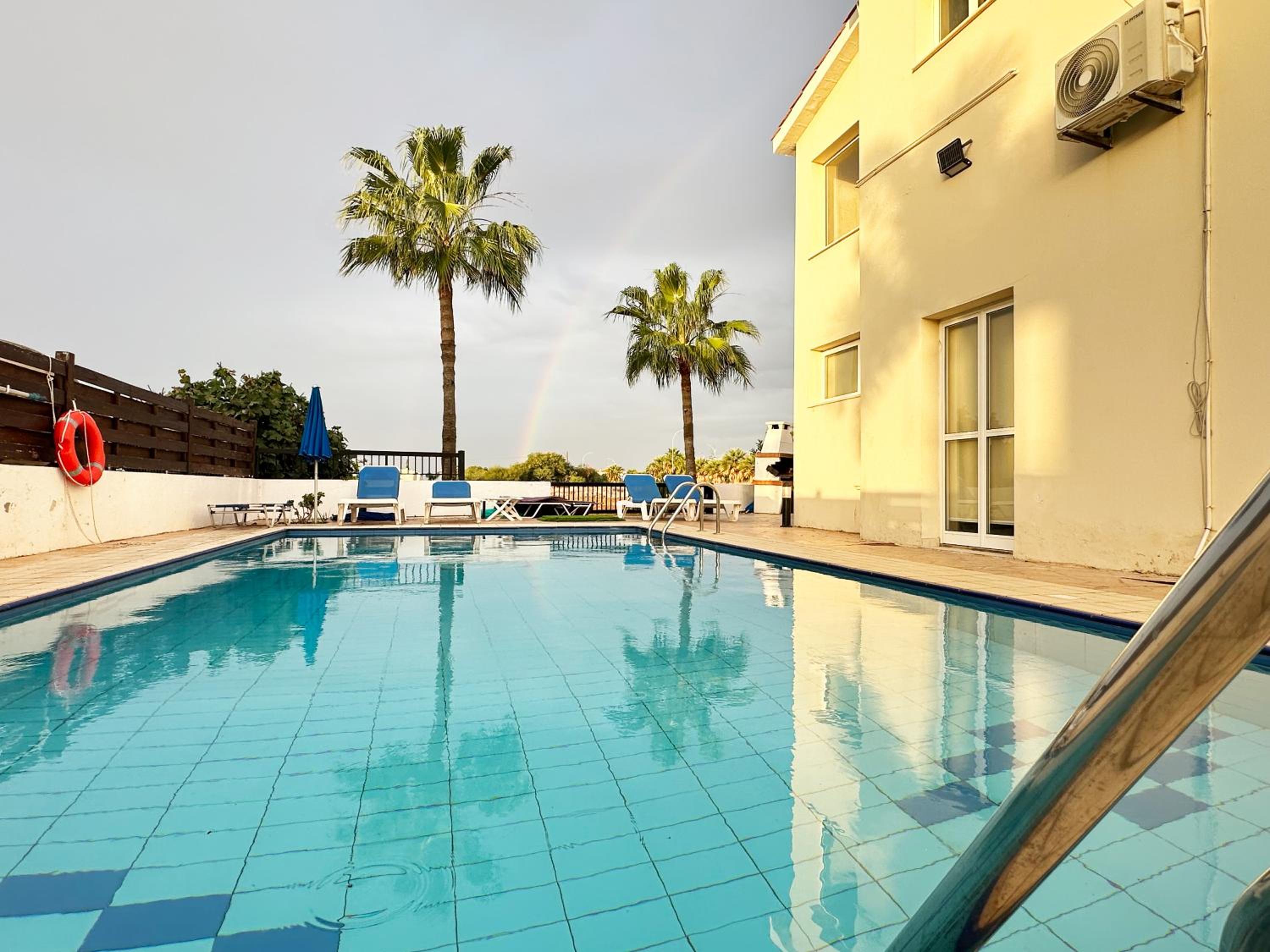 Sunset Pearl Holiday Villa