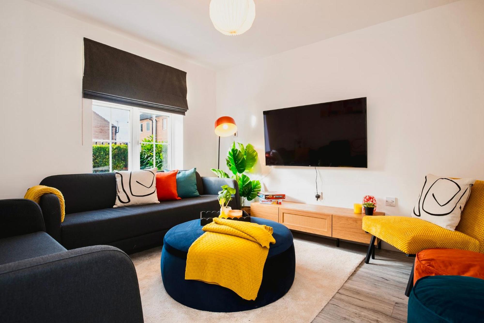5 Bed House Sleeps 9 Parking Garden Pet Friendly in Sileby
