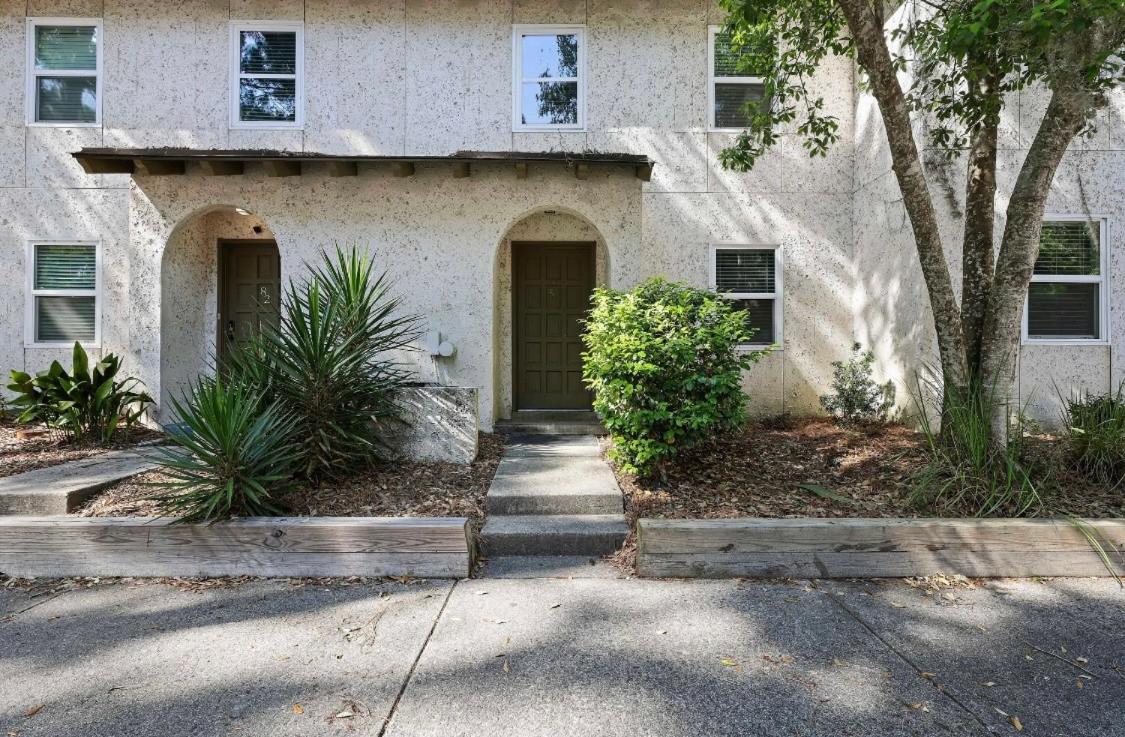 #81 Beautiful Large 2 Assigned Parking Pool Pet Friendly Near All