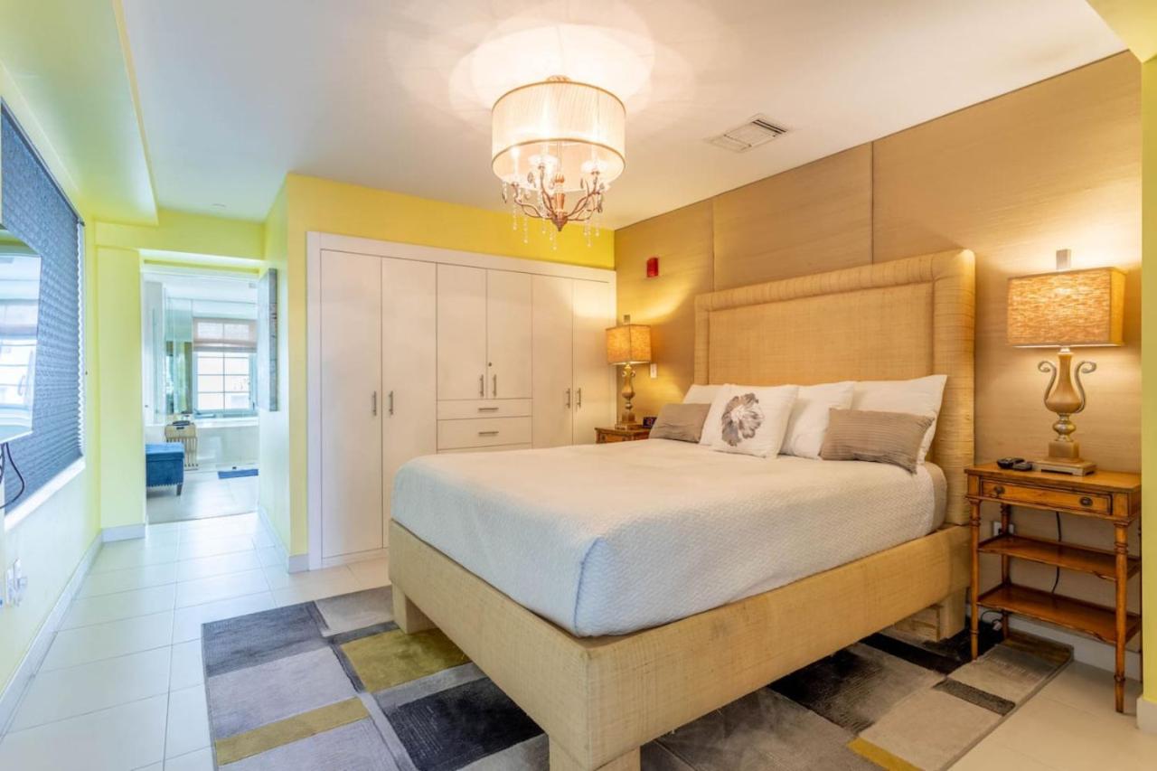 Luxury Large 1BR at The Carlyle SoBe Sleeps 4 view 2