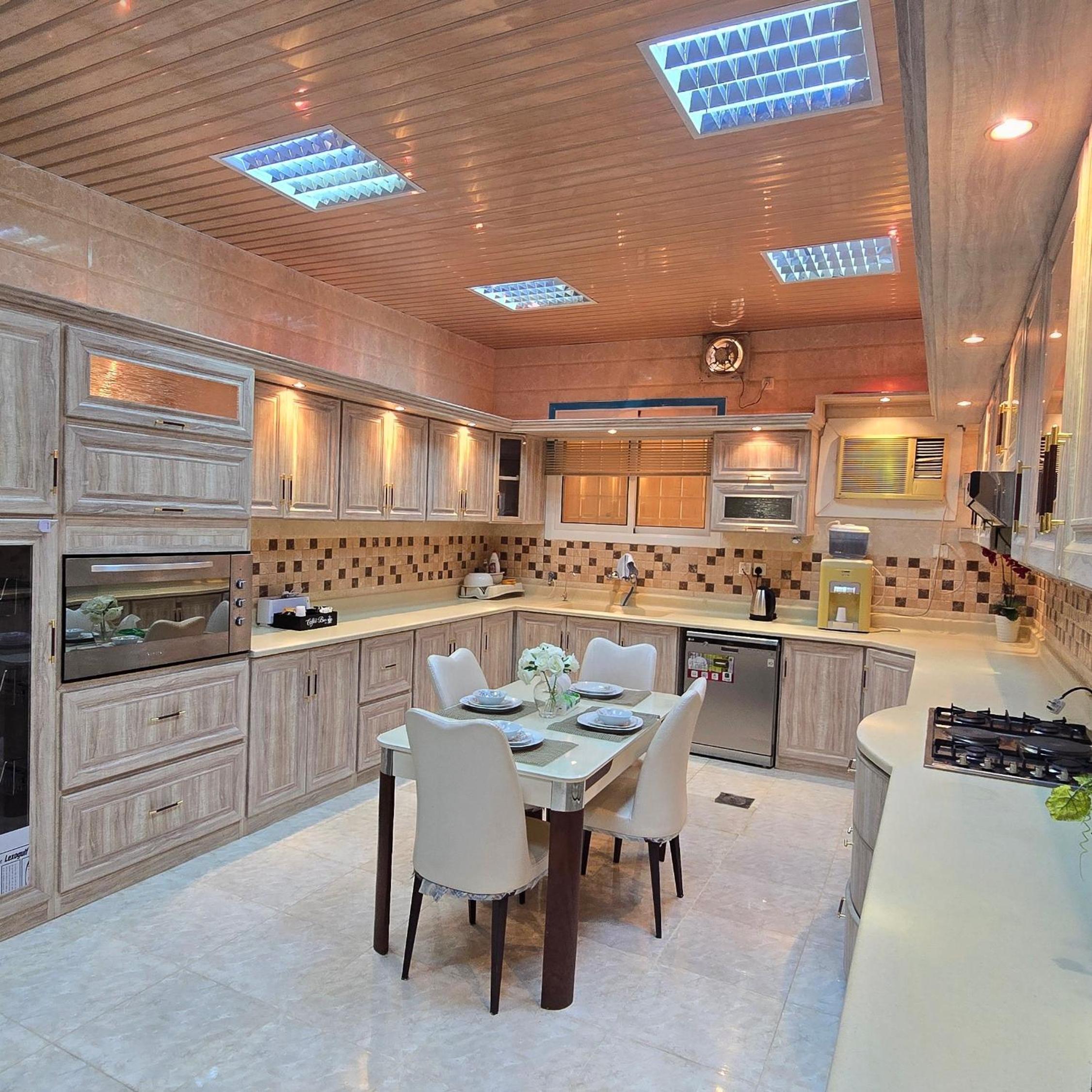 Al Hamra Family Villa فلة الحمراء العائلية