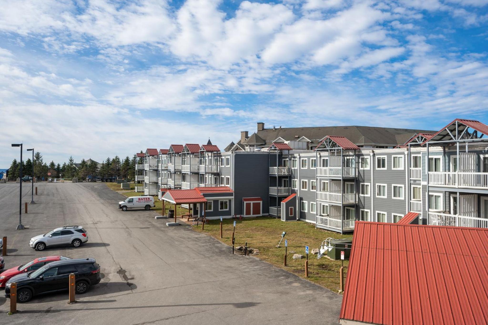 Hotel Stroll to Slopes, Village Area, Ski in-out MtLodge 345 - Image 1