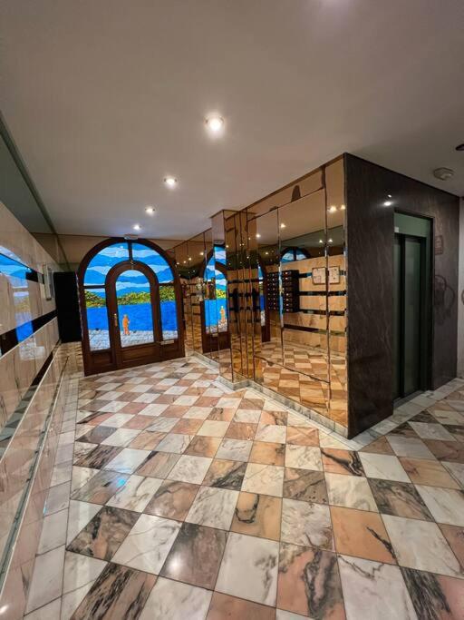 Penthouse views estuary and mountains in Unquera
