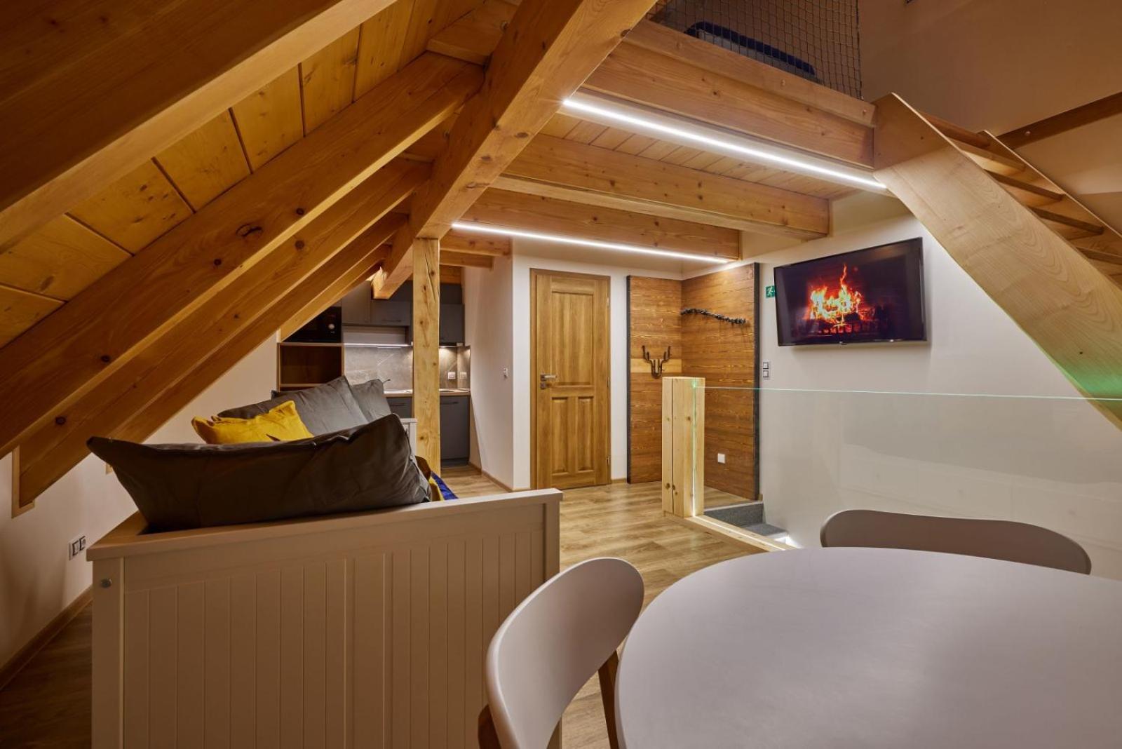 Urlas Apartments, 80m from ski slope, Dog friendly