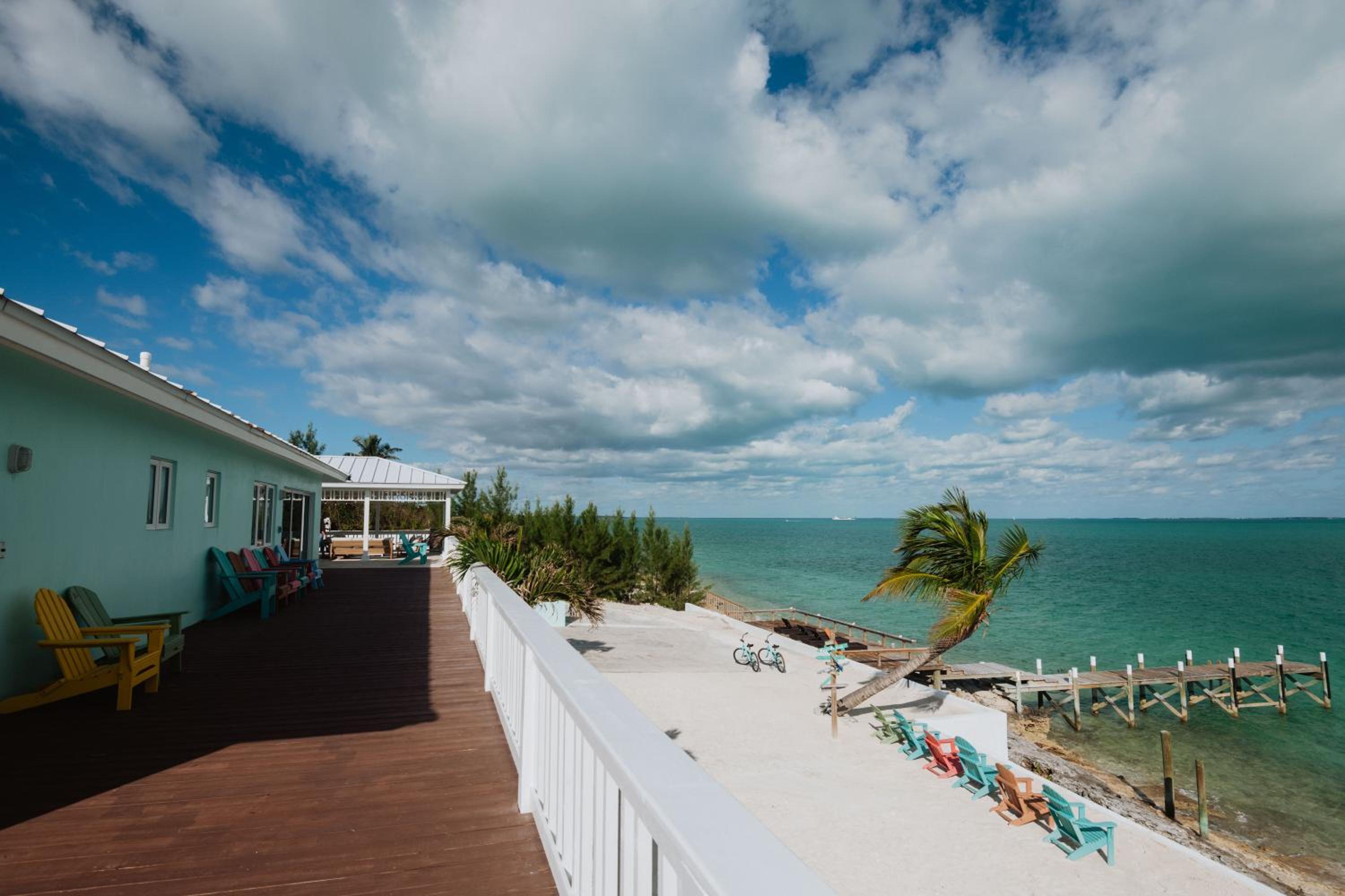 Private Oceanfront, beach, dock and Hottub - The Perky Pelican