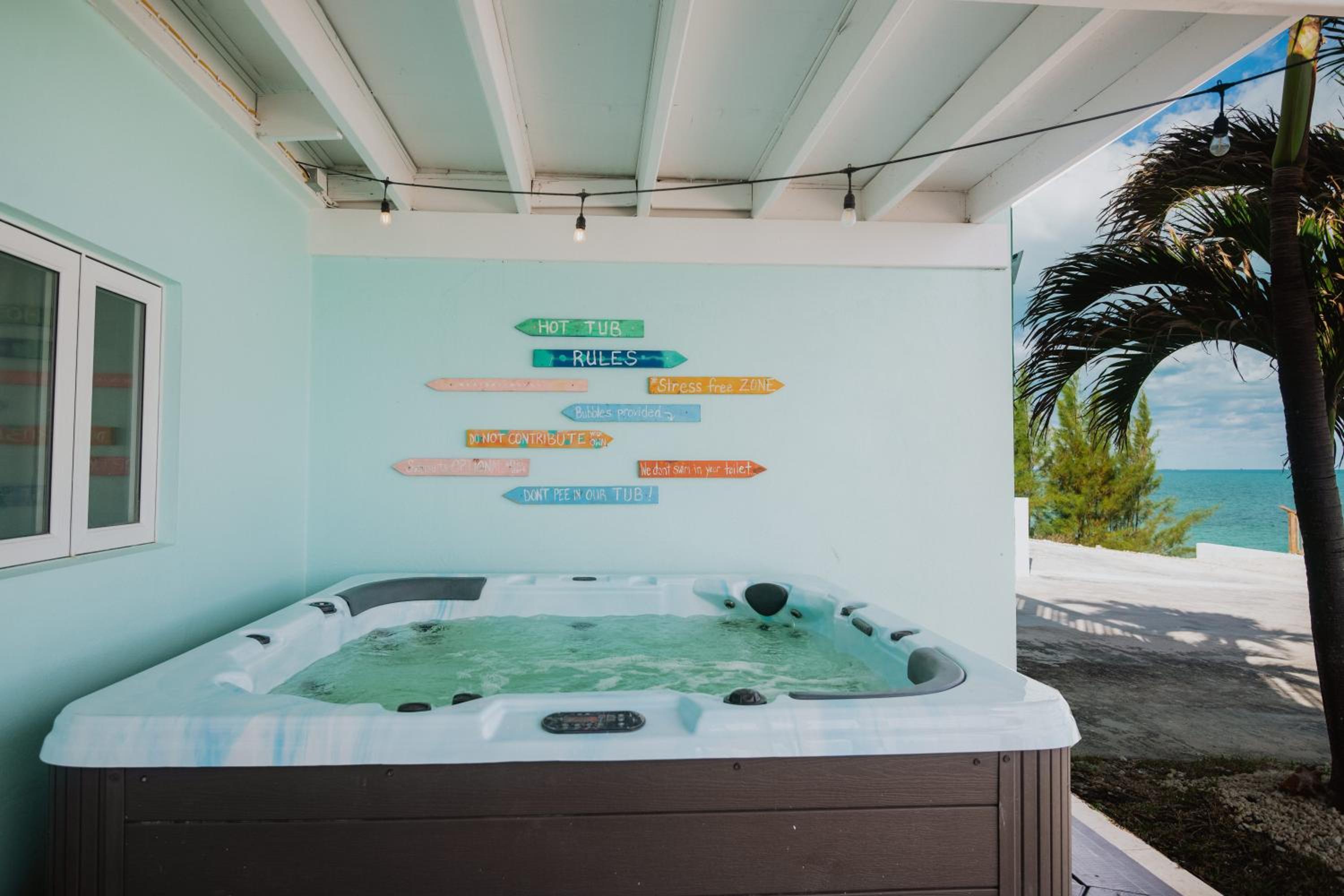 Private Oceanfront, beach, dock and Hottub - The Perky Pelican