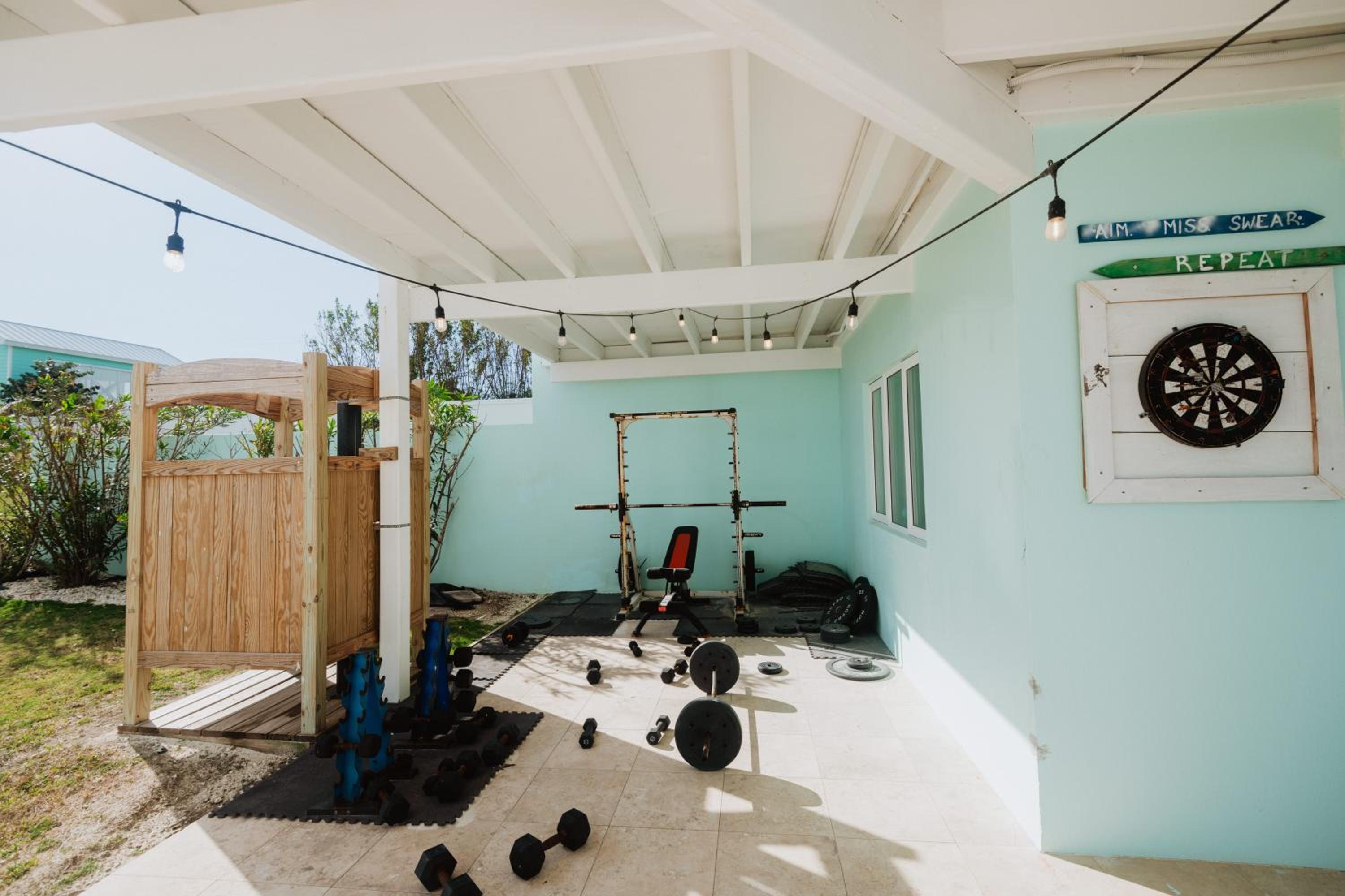 Private Oceanfront, beach, dock and Hottub - The Perky Pelican