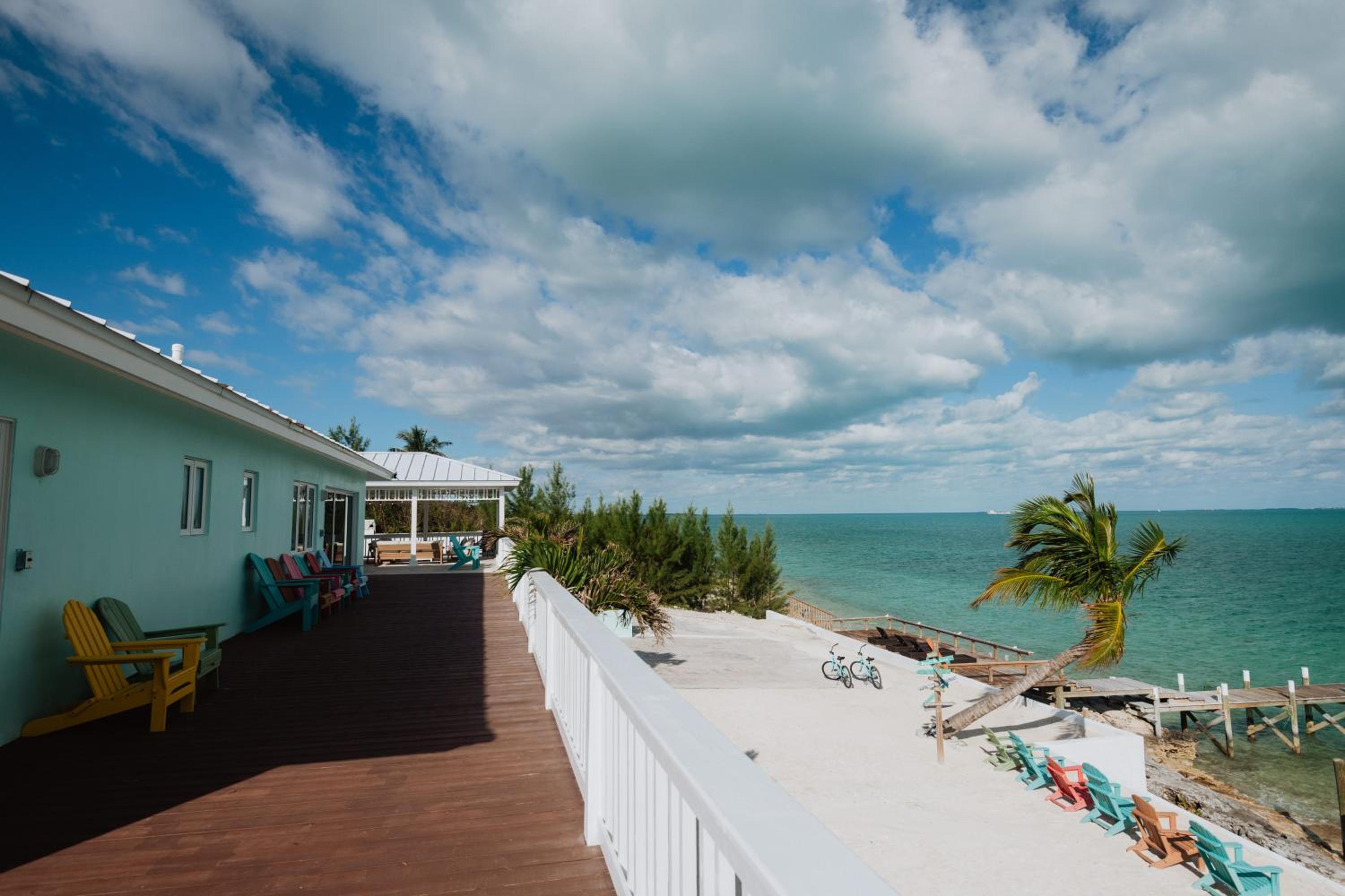 Private Oceanfront, beach, dock and Hottub - The Perky Pelican