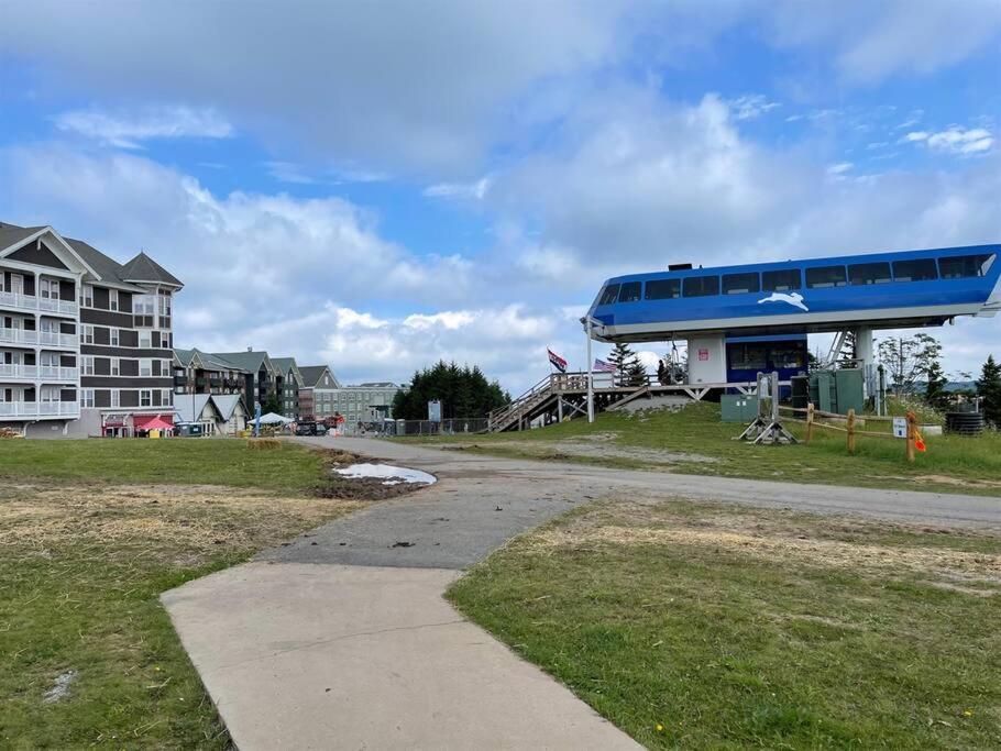 Hotel Stroll to Slopes, Village Area, Ski in-out MtLodge 329 - Image 1