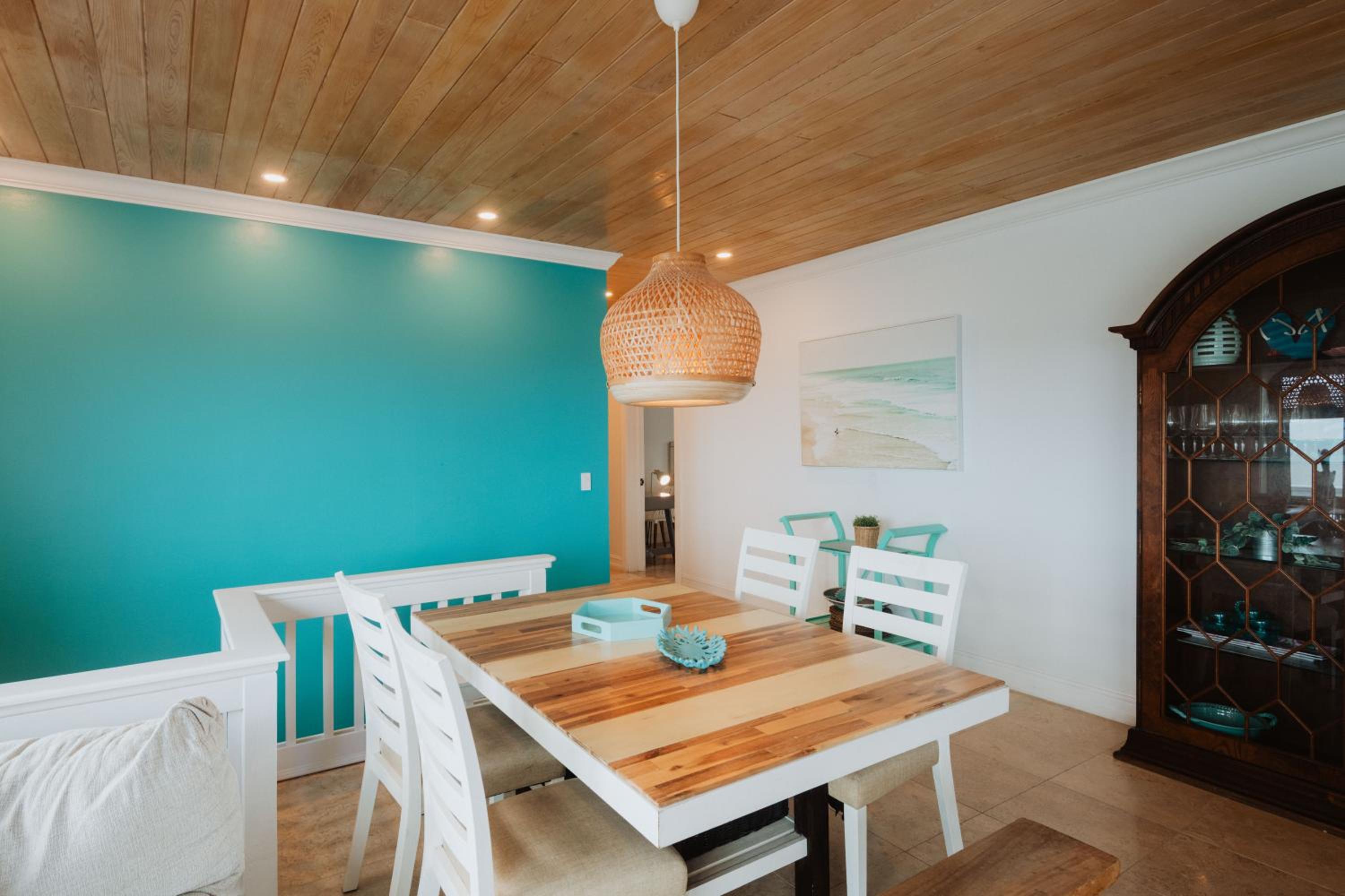 Private Oceanfront, beach, dock and Hottub - The Perky Pelican