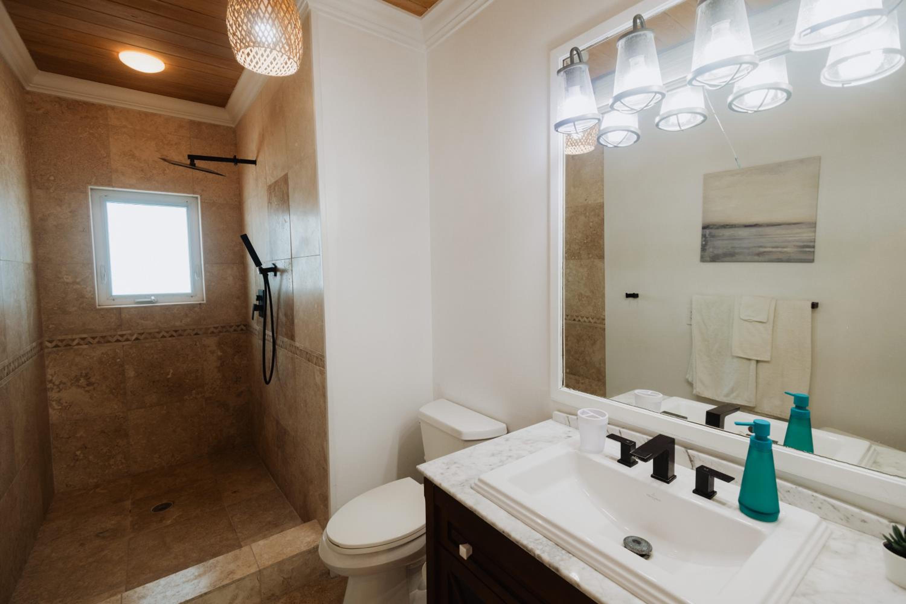 Private Oceanfront, beach, dock and Hottub - The Perky Pelican
