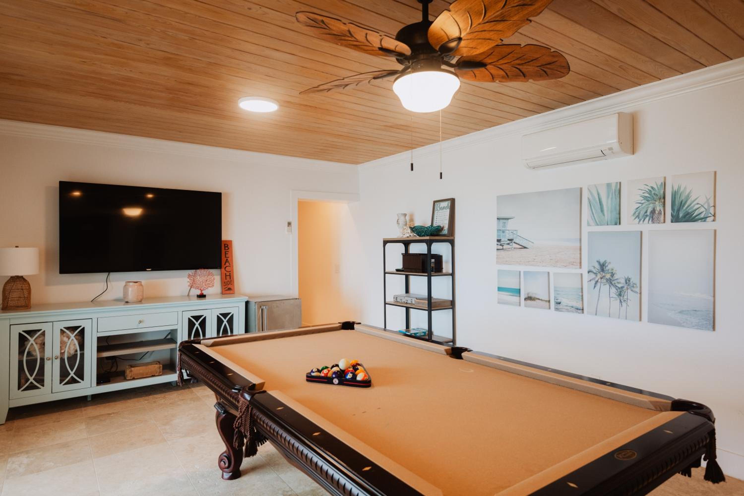 Private Oceanfront, beach, dock and Hottub - The Perky Pelican
