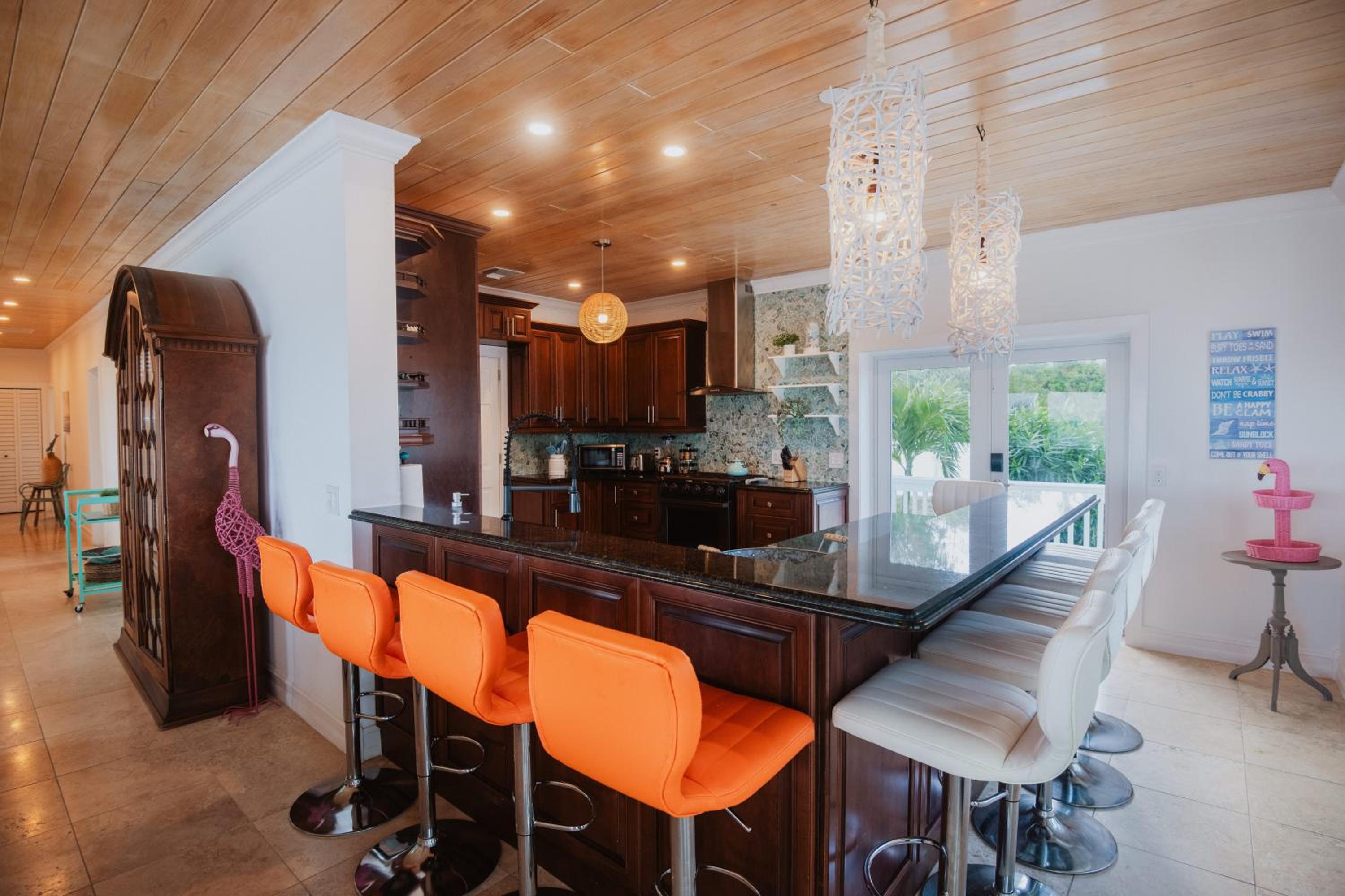 Private Oceanfront, beach, dock and Hottub - The Perky Pelican