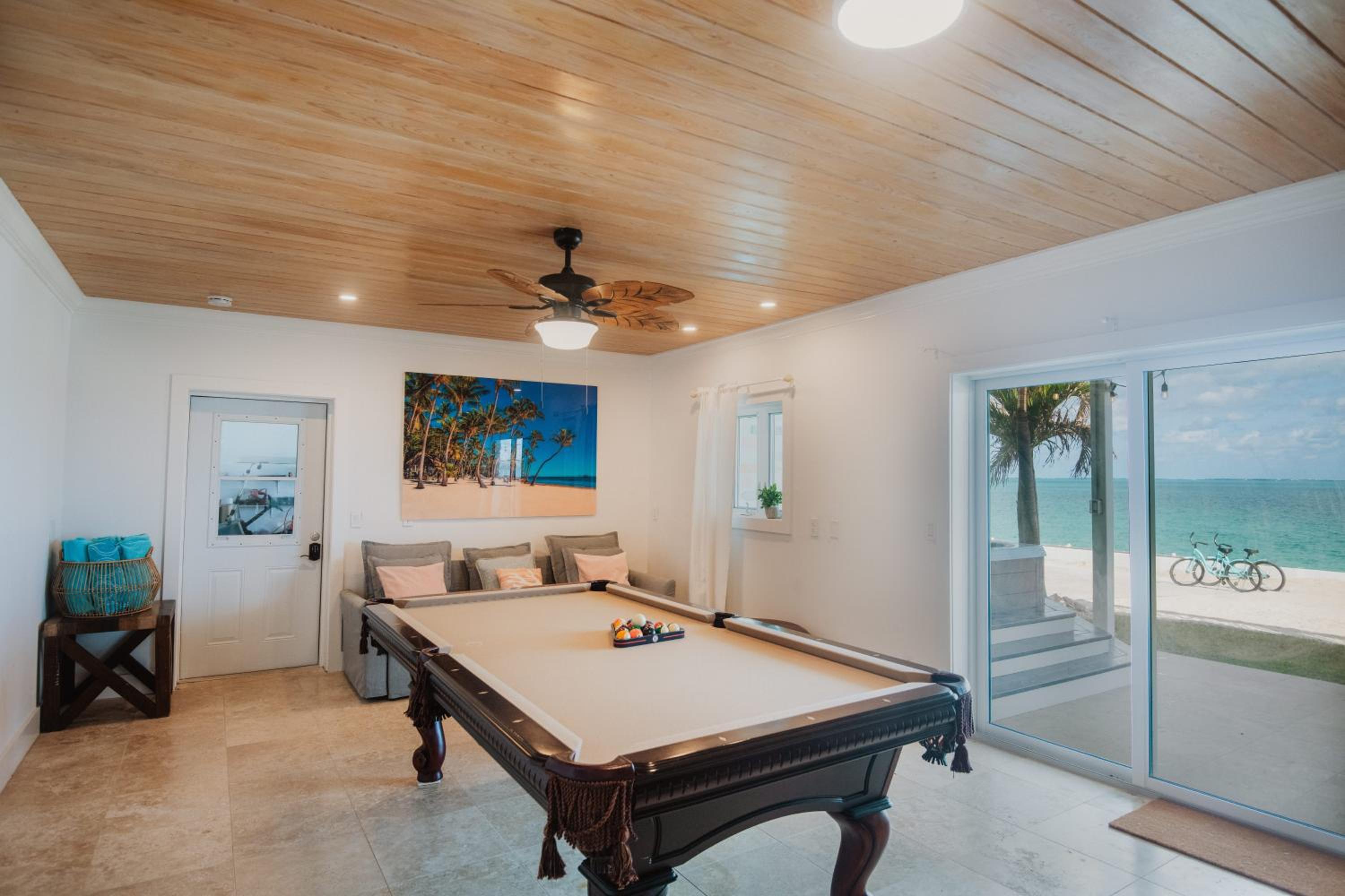 Private Oceanfront, beach, dock and Hottub - The Perky Pelican