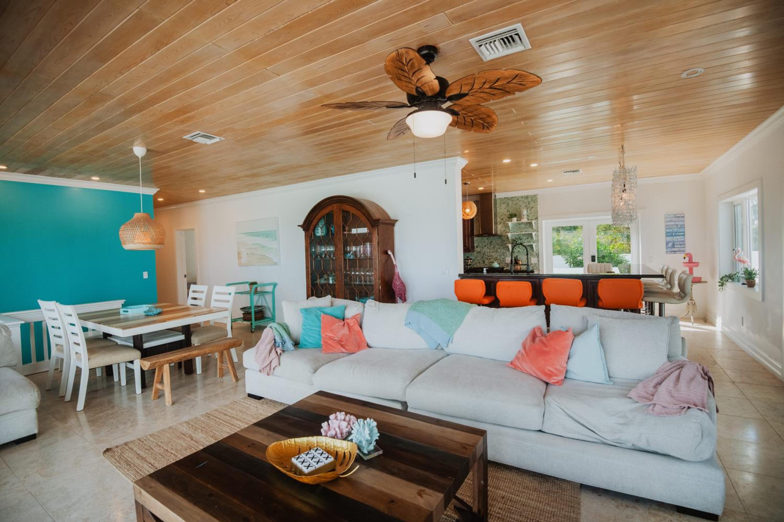 Private Oceanfront, beach, dock and Hottub - The Perky Pelican