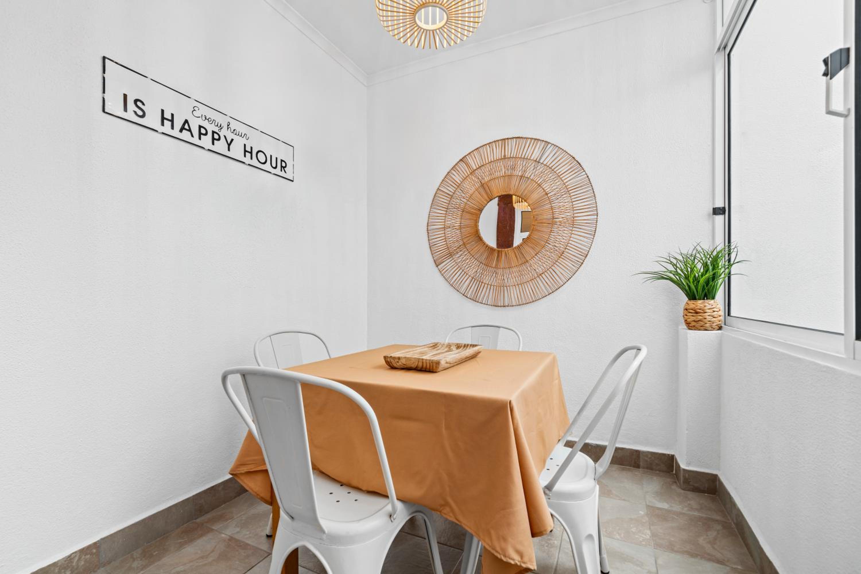 Cozy City Center Apartment in Funchal view 2