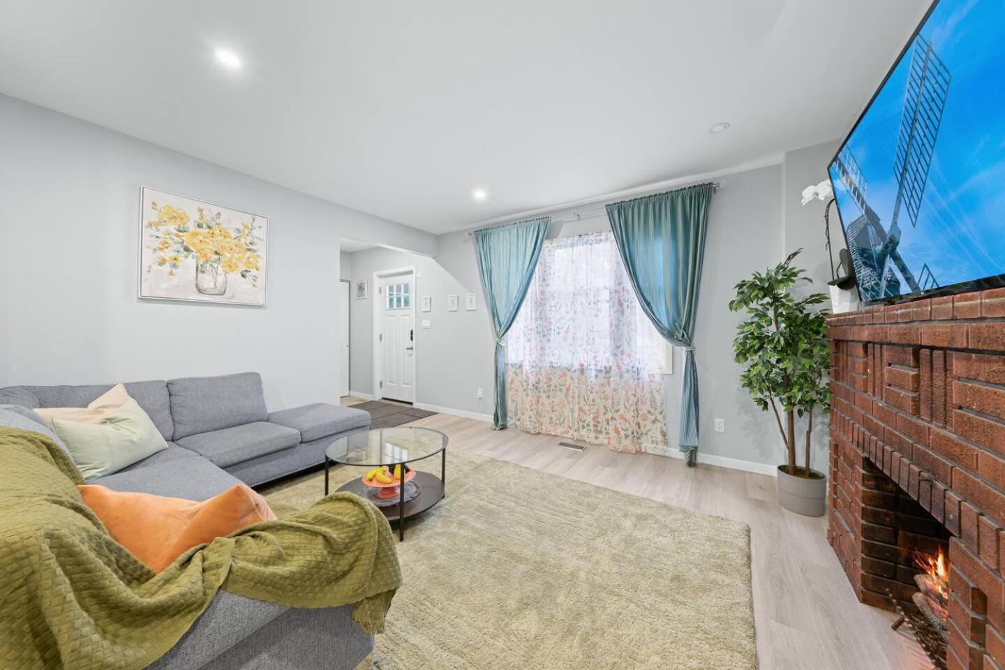 Private Cozy Room with Free Parking