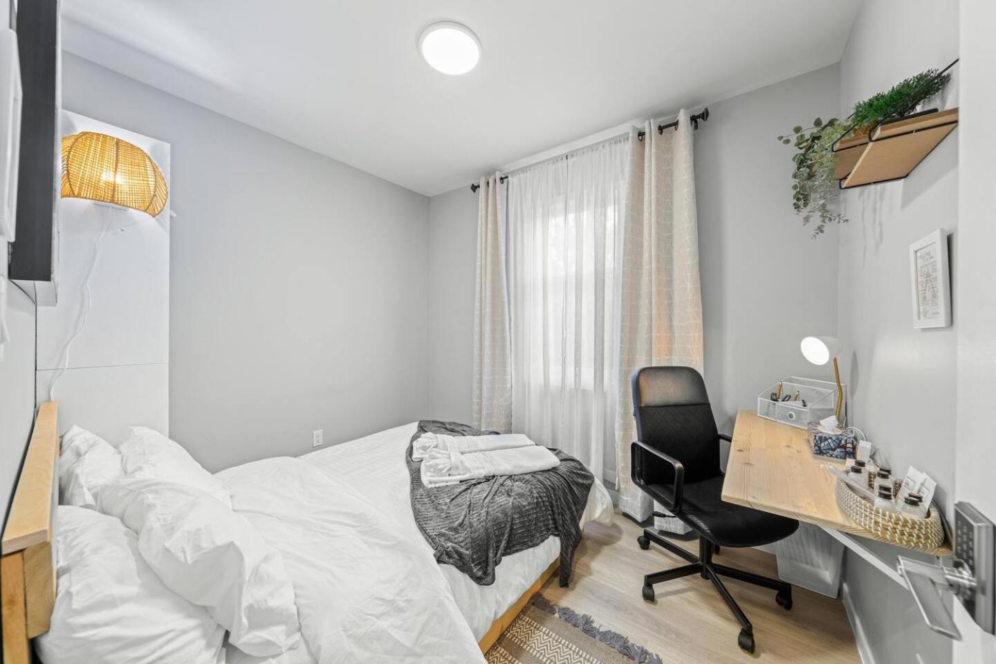 Private Cozy Room with Free Parking