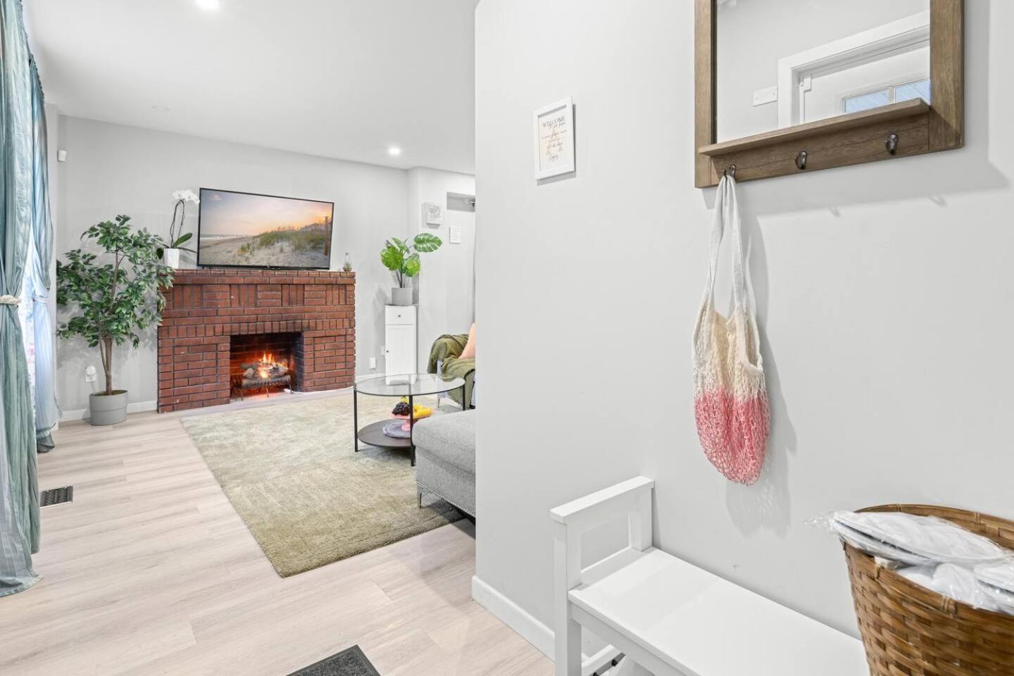 Private Cozy Room with Free Parking
