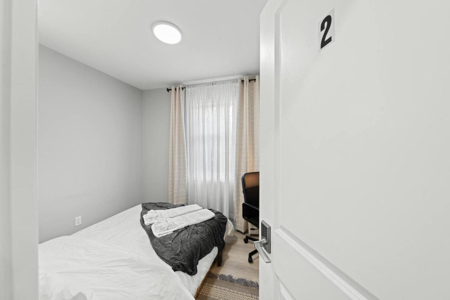 Private Cozy Room with Free Parking