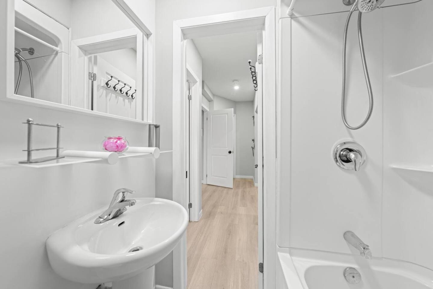 Private Cozy Room with Free Parking