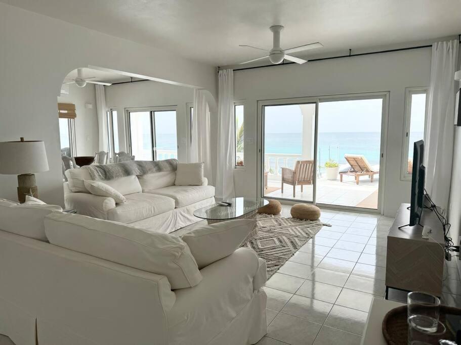 Beautiful Resort-Style Home !!!