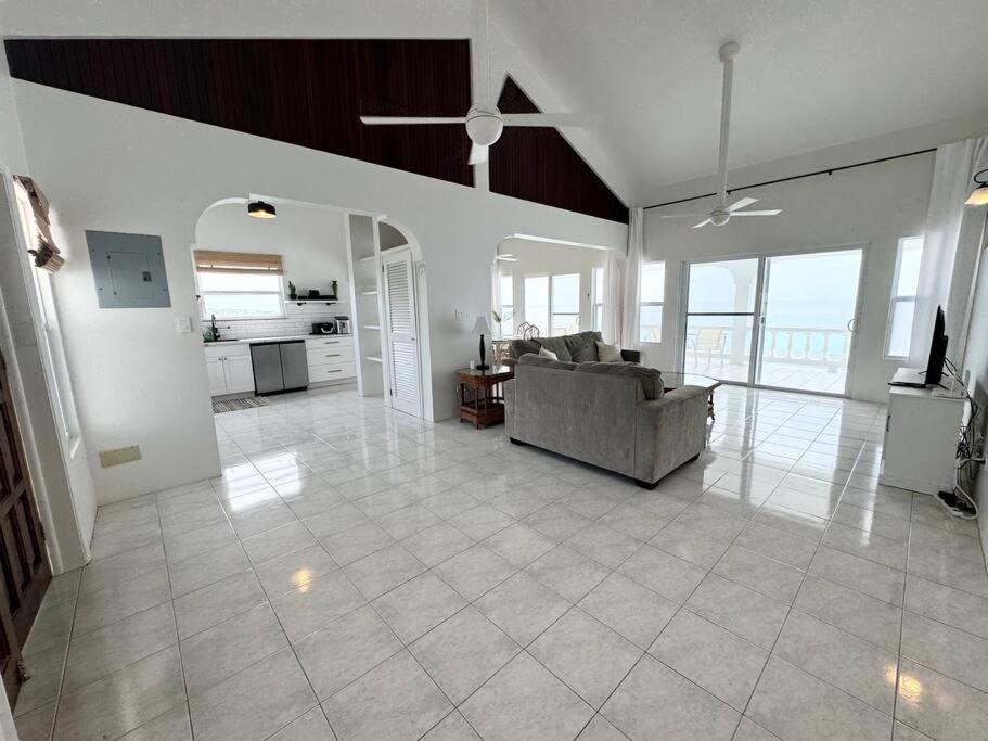 Beautiful Resort-Style Home !!!