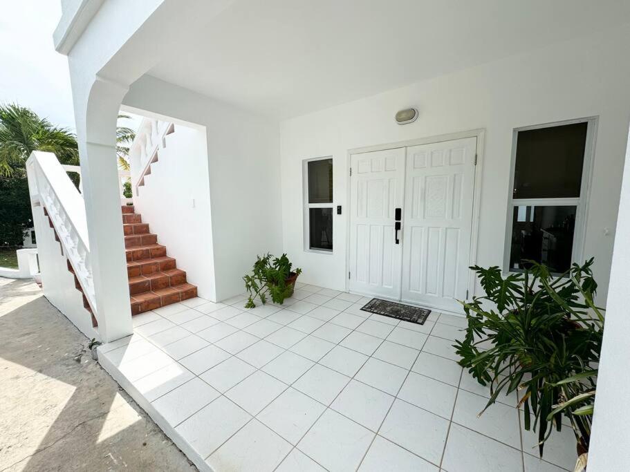 Beautiful Resort-Style Home !!!