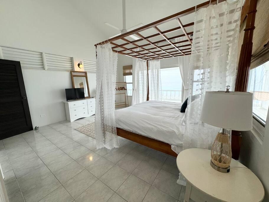 Beautiful Resort-Style Home !!!