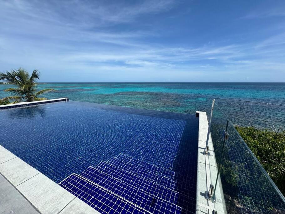 Beautiful Resort-Style Home !!!