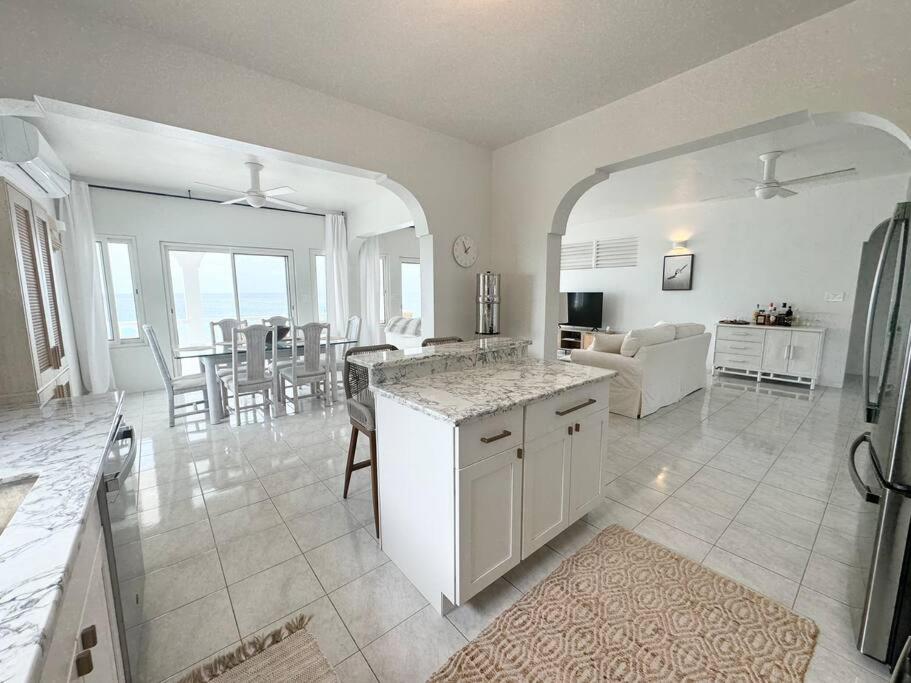 Beautiful Resort-Style Home !!!