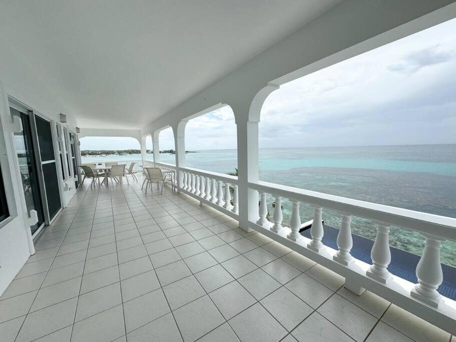 Beautiful Resort-Style Home !!!