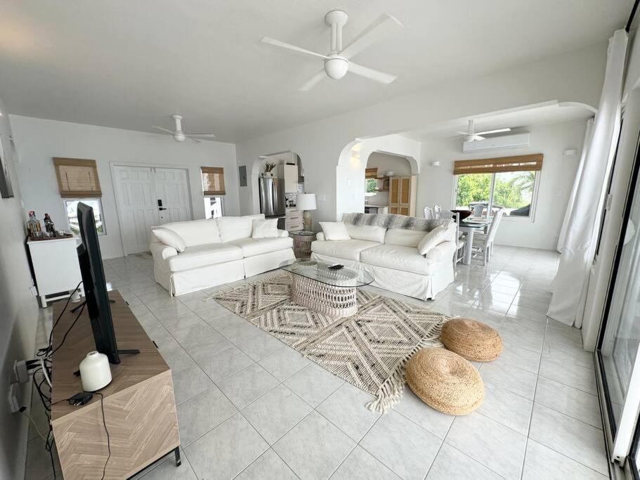 Beautiful Resort-Style Home !!!